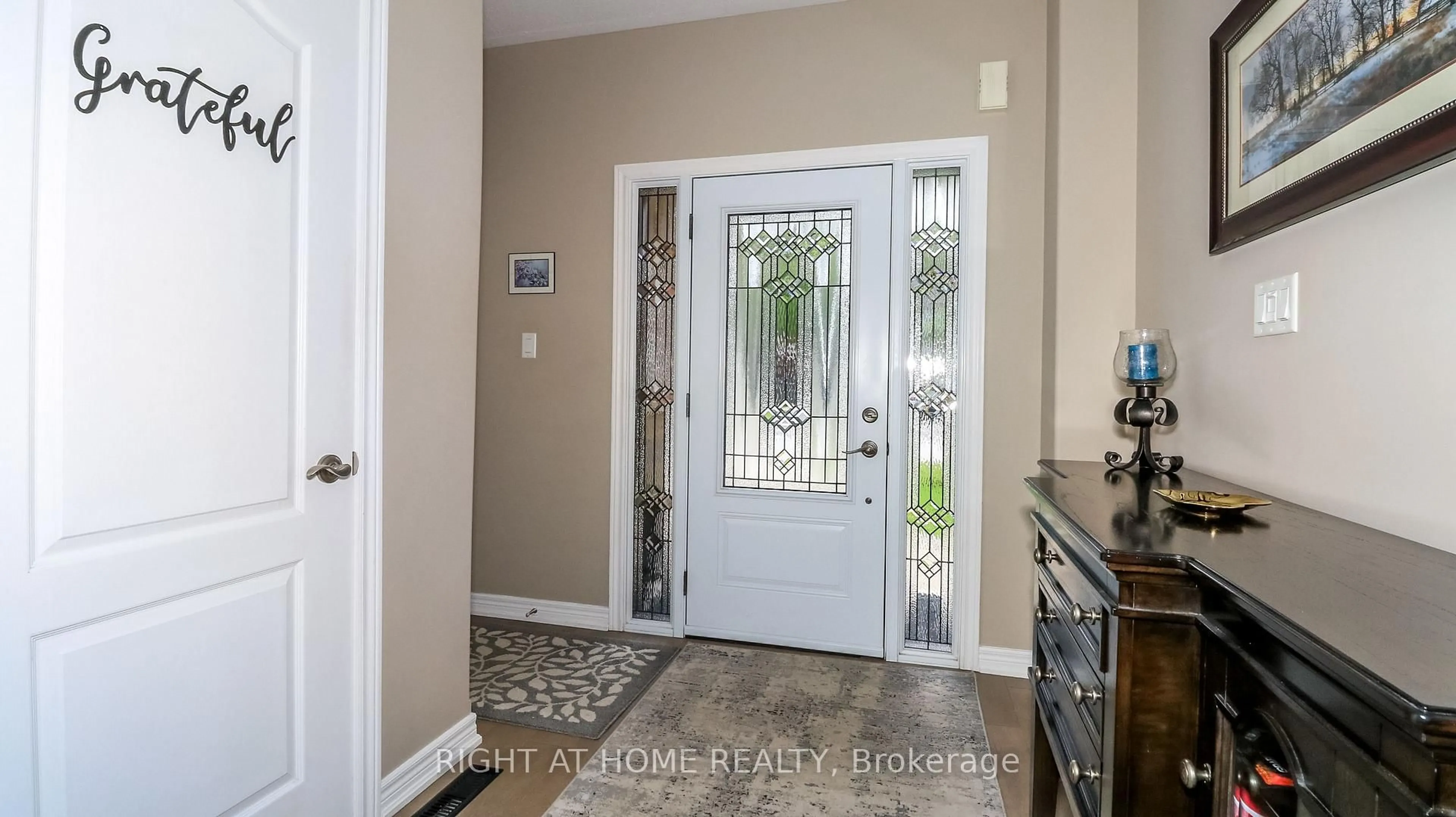 Indoor entryway for 26 Stapleton Pl, Barrie Ontario L4N 5Z3