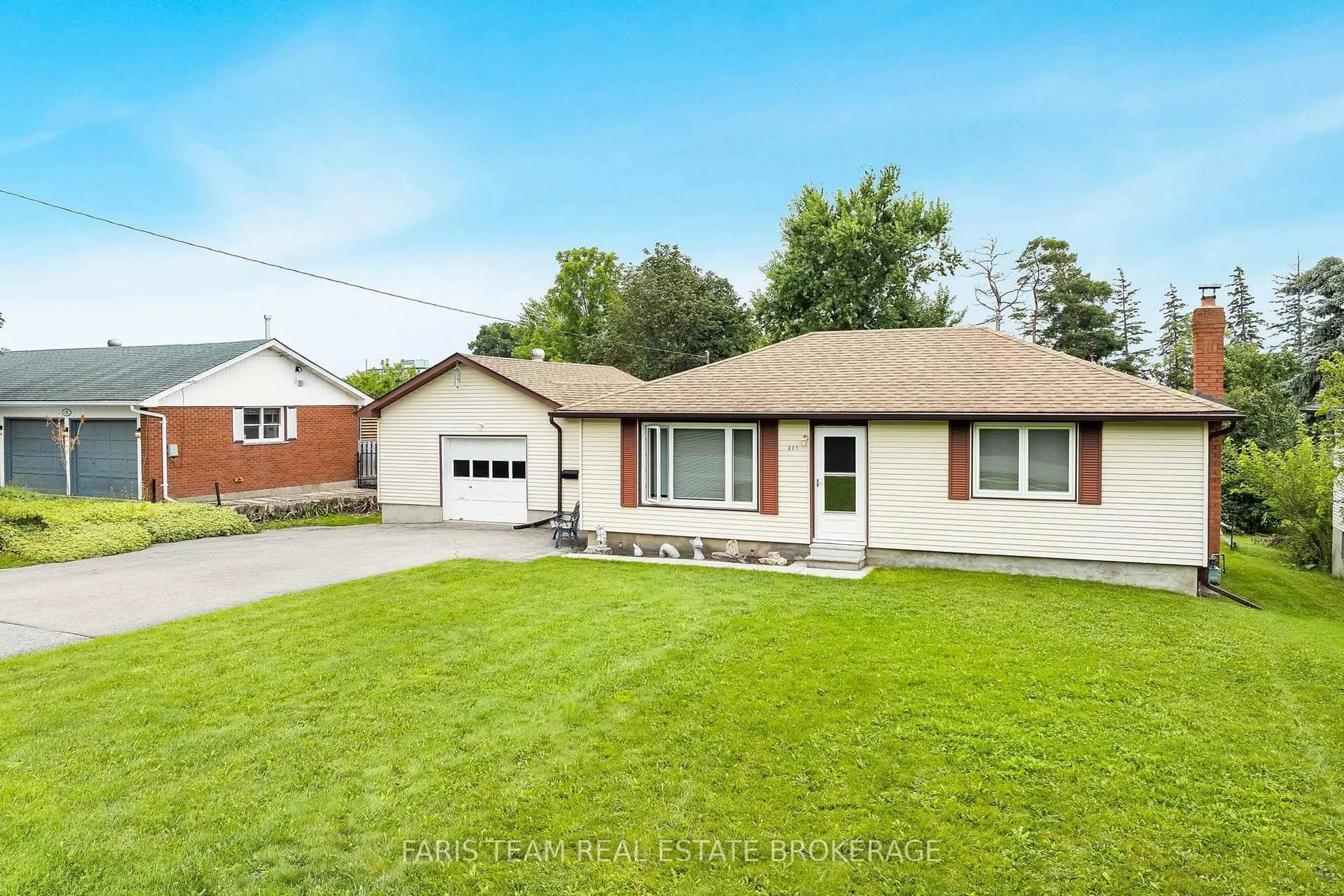 Unknown for 207 Warnica Rd, Barrie Ontario L4N 3Z2