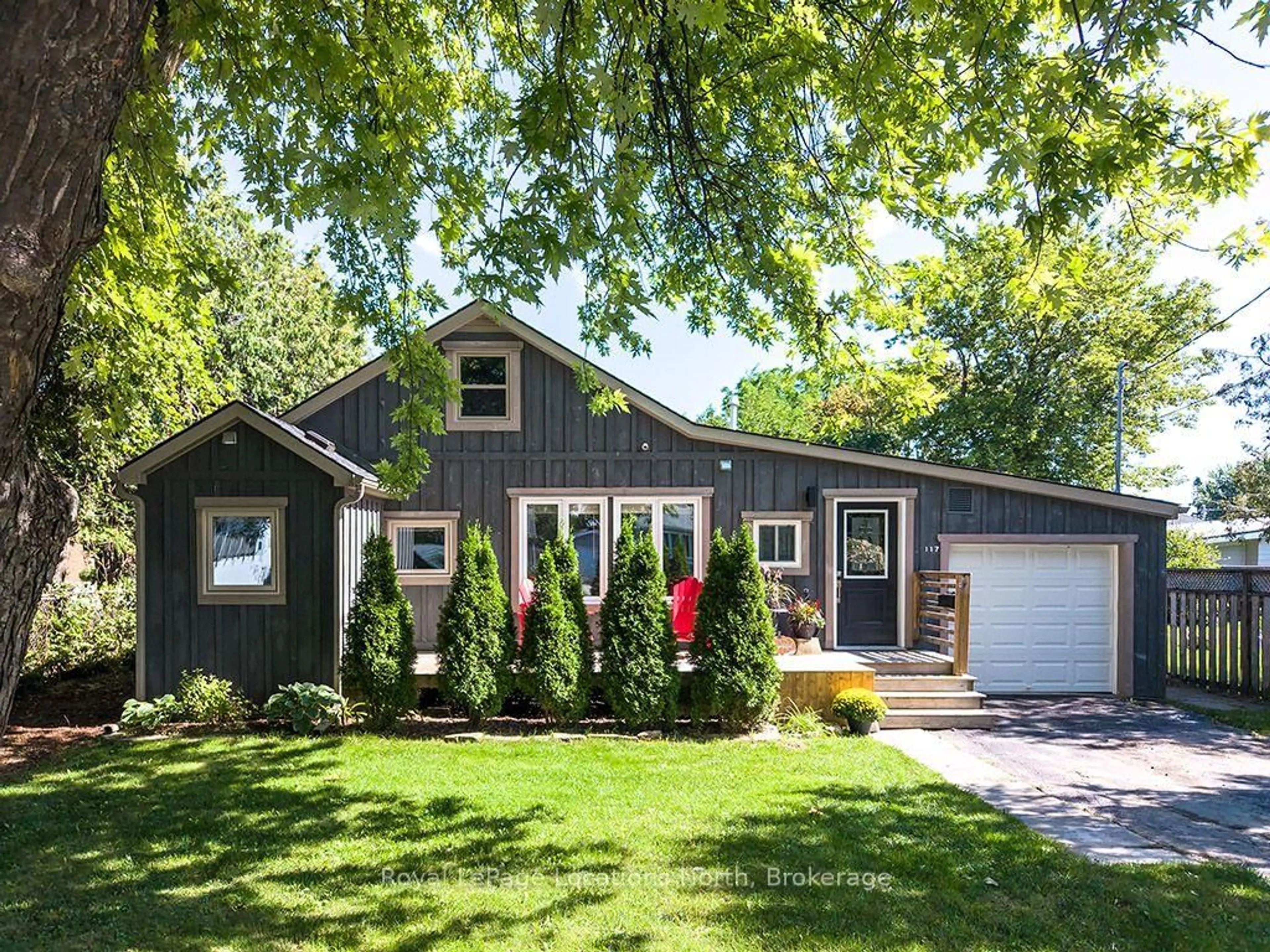 Home with brick exterior material, street for 117 Albert St, Collingwood Ontario L9Y 3Y3