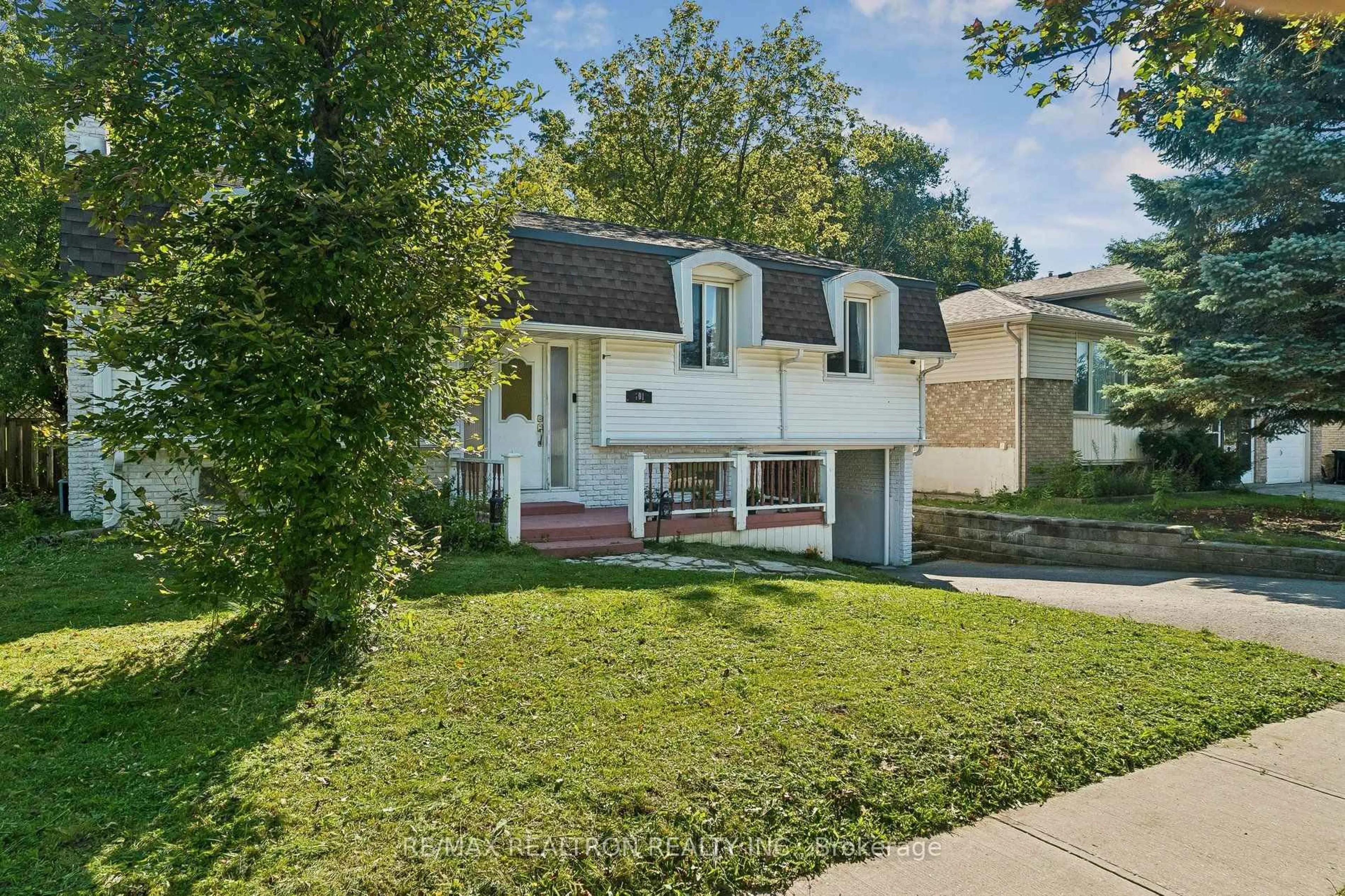 Home with brick exterior material, street for 101 Marshall St, Barrie Ontario L4N 4K7