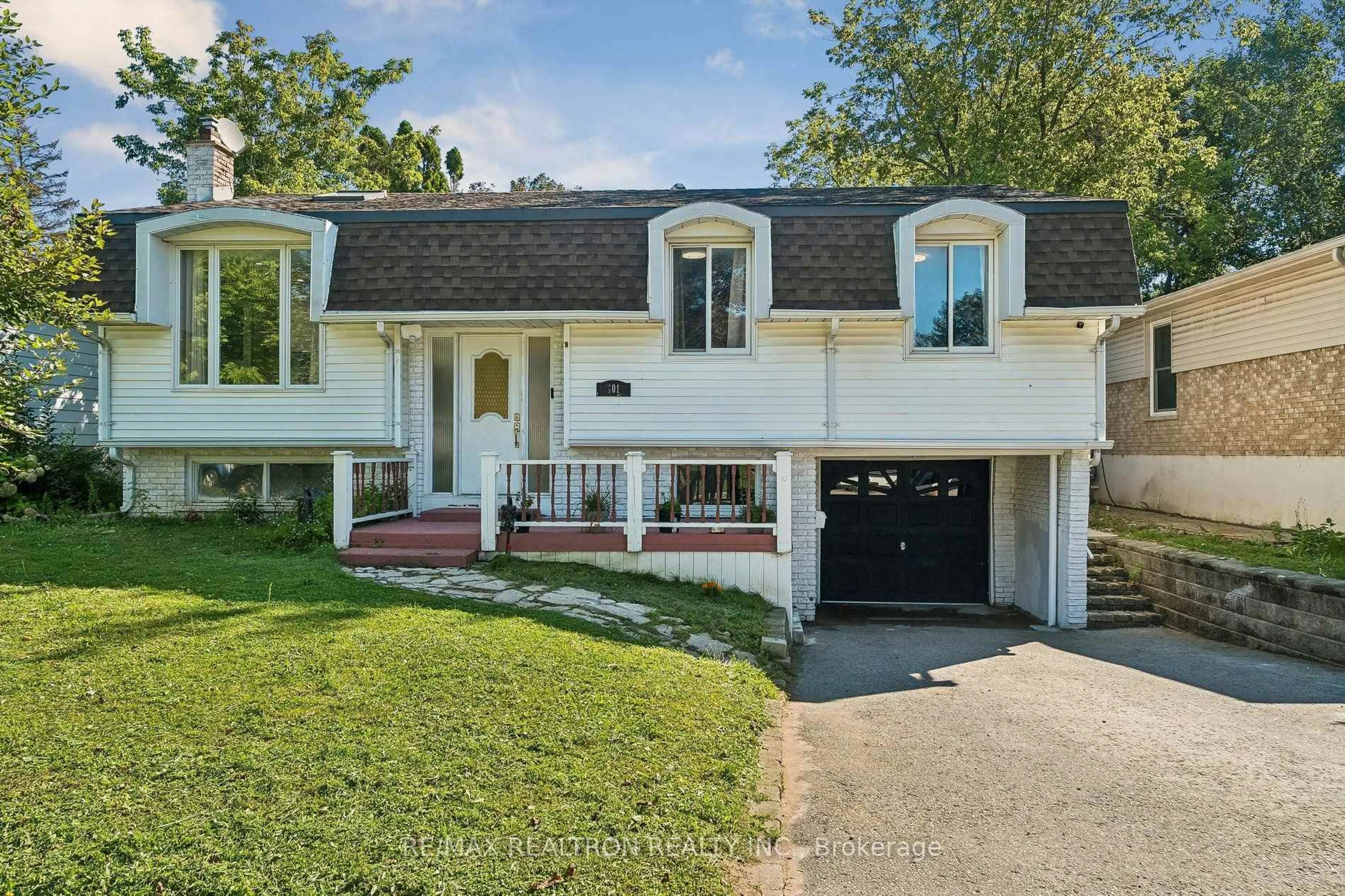 Home with brick exterior material, street for 101 Marshall St, Barrie Ontario L4N 4K7