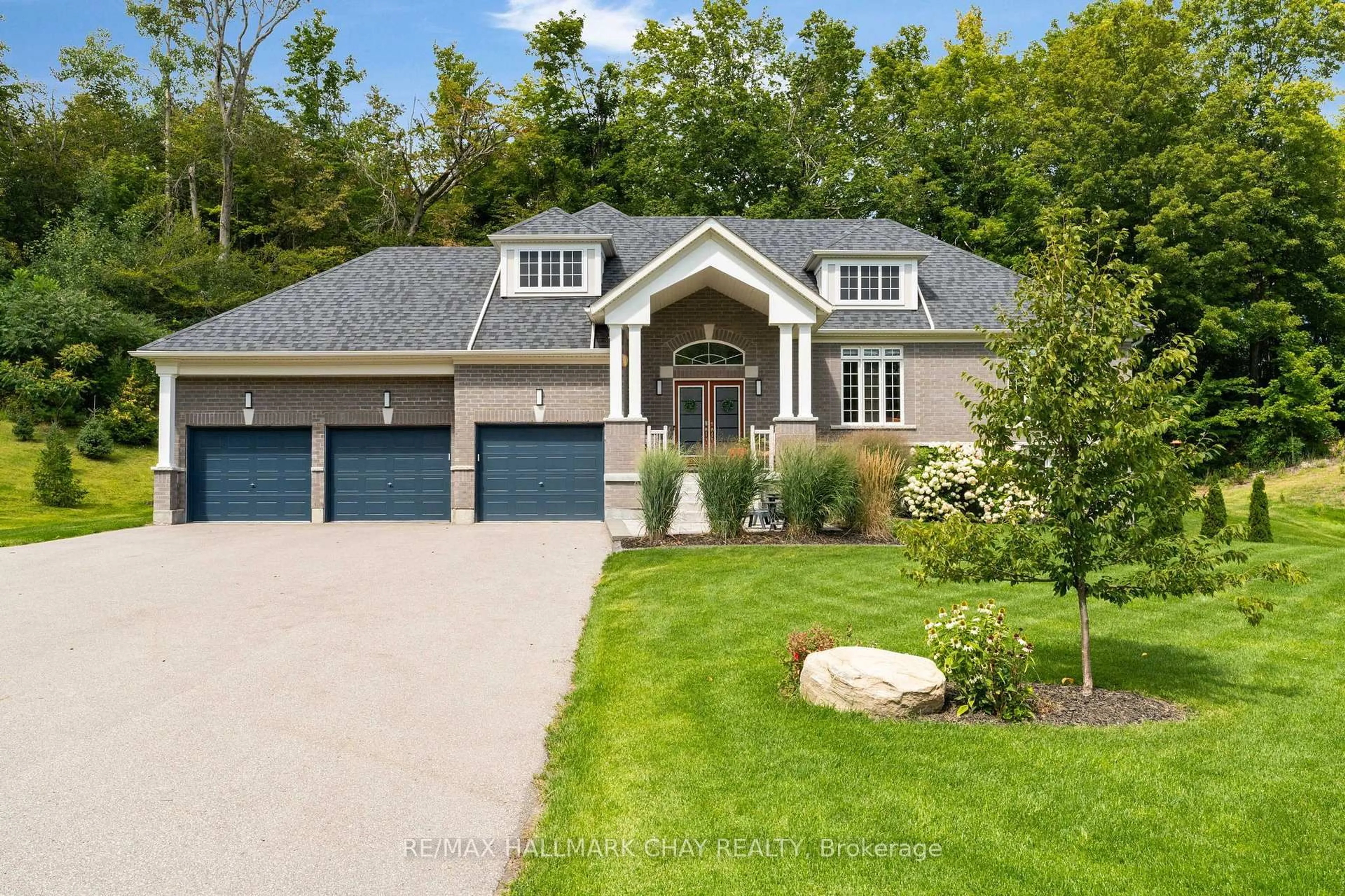Home with brick exterior material, unknown for 21 Ruby Rdge, Oro-Medonte Ontario L0L 2E0