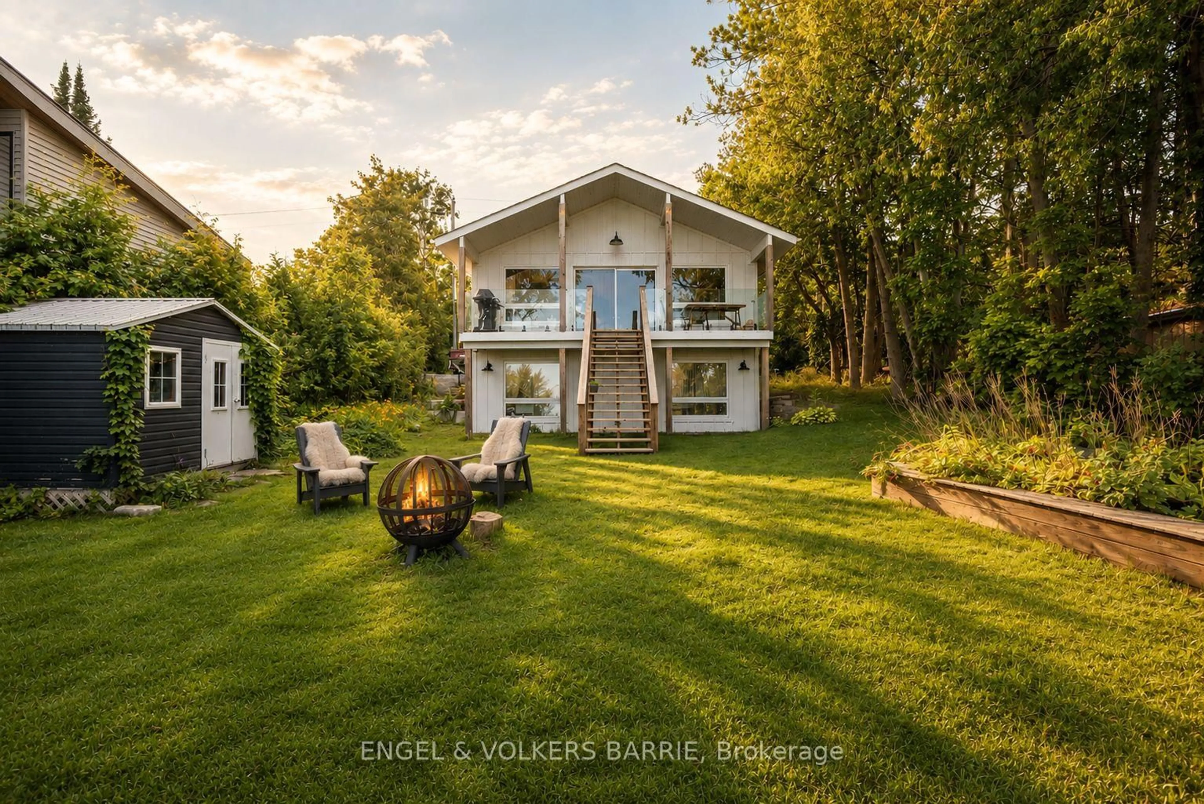 A pic from outside/outdoor area/front of a property/back of a property/a pic from drone, unknown for 2371 Lakeshore Rd, Oro-Medonte Ontario L0L 1T0