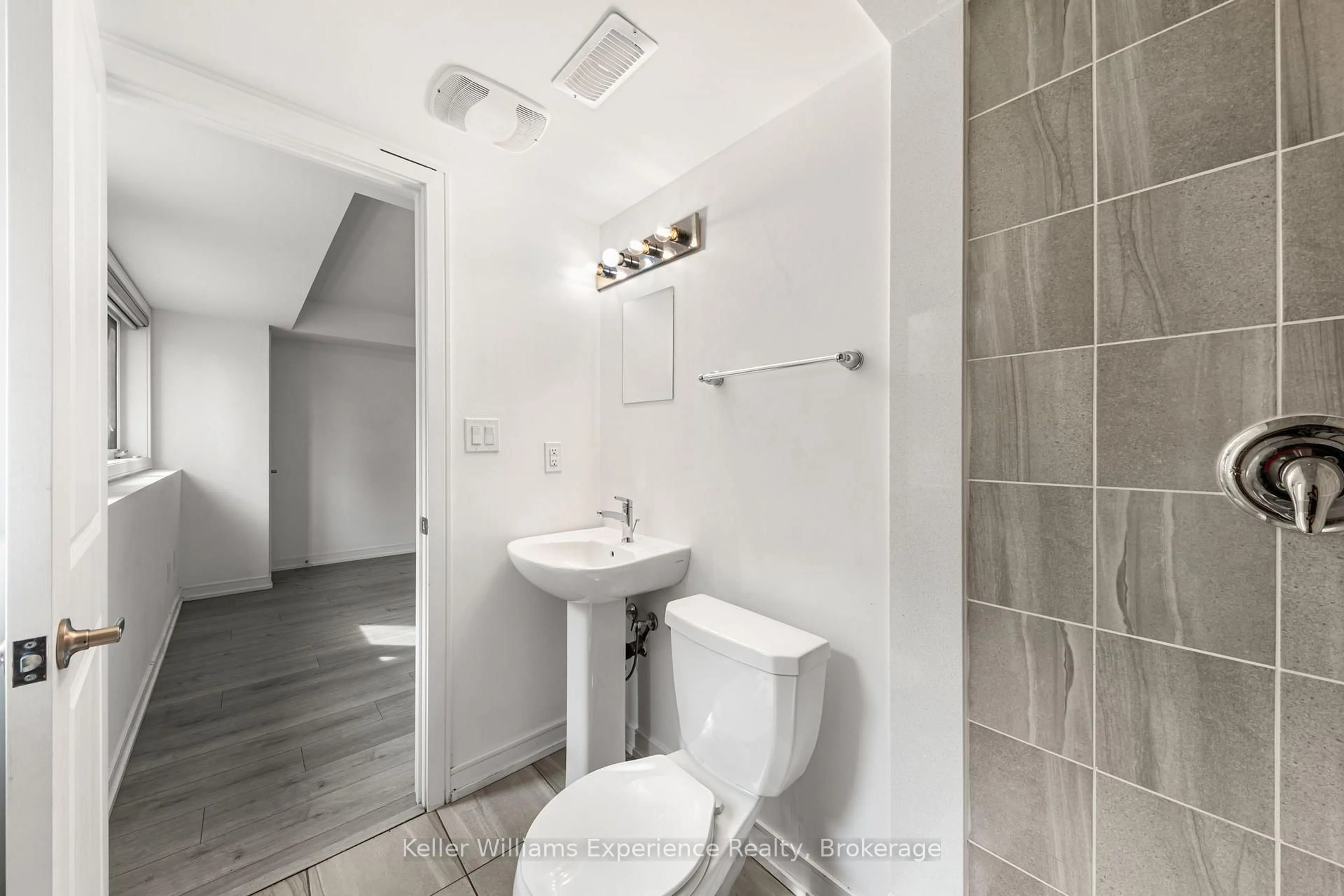 Standard bathroom, ceramic/tile floor for 115 Blue Forest Cres, Barrie Ontario L9J 0N7