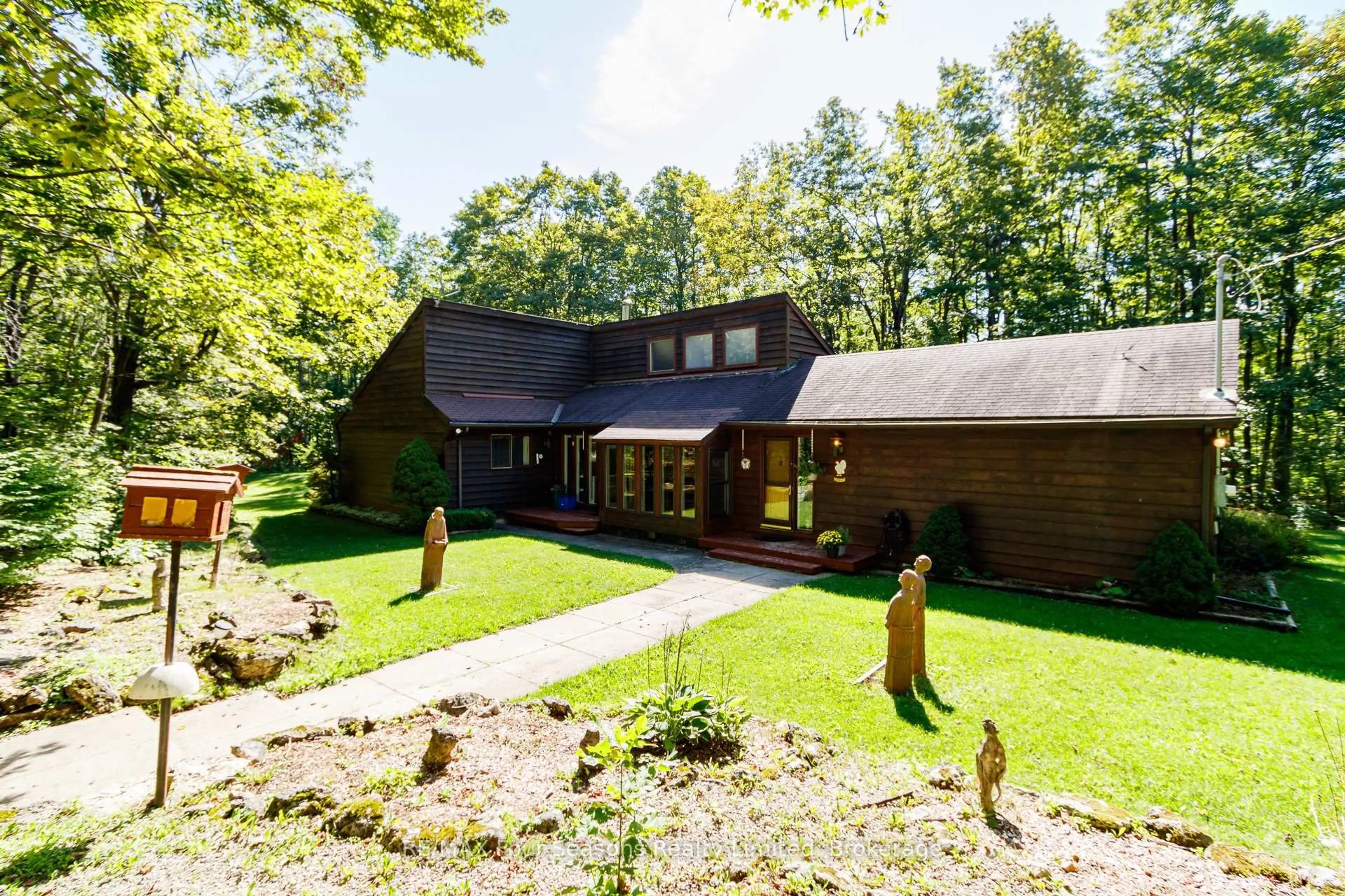 A pic from outside/outdoor area/front of a property/back of a property/a pic from drone, unknown for 1415 County Rd 124, Clearview Ontario L0M 1H0