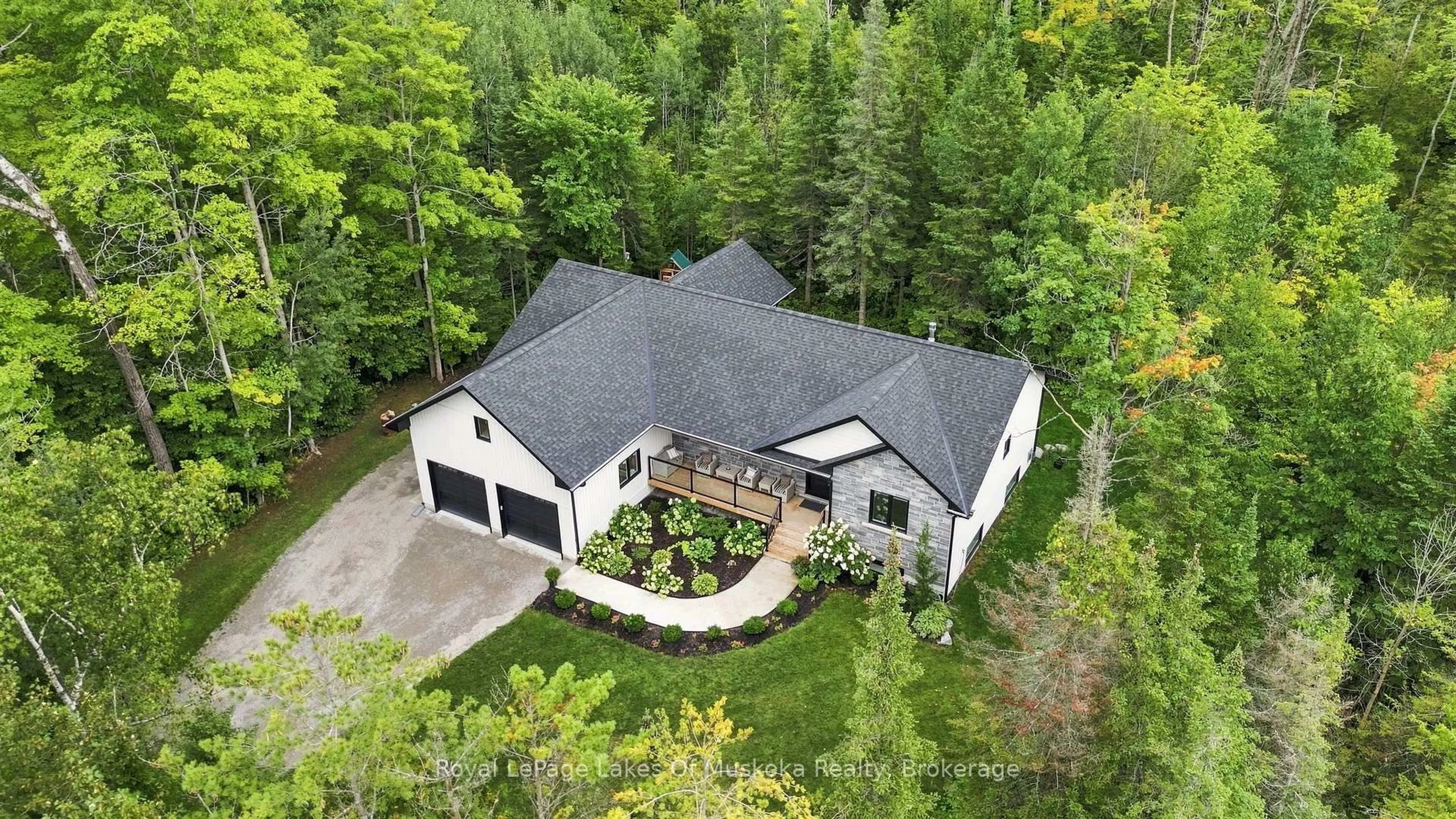 A pic from outside/outdoor area/front of a property/back of a property/a pic from drone, unknown for 41 Meadows Ave, Tay Ontario L0K 2C0