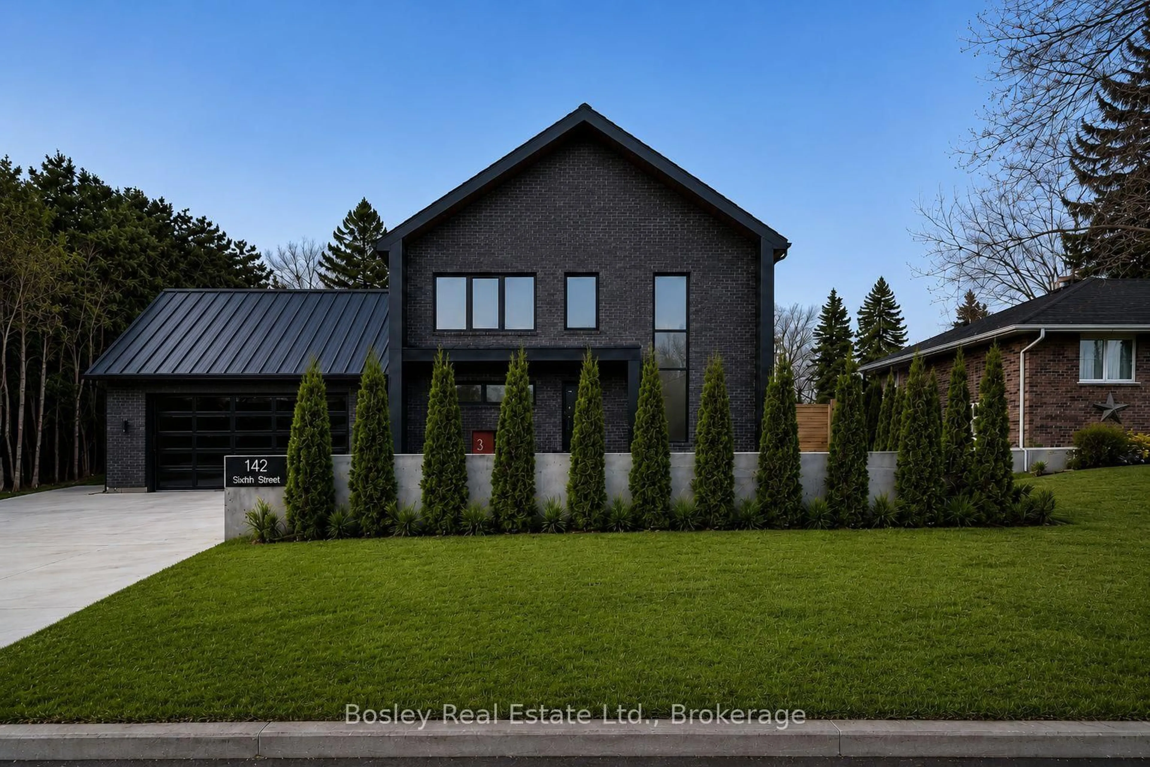 Home with brick exterior material, unknown for 142 Sixth St, Collingwood Ontario L9Y 1Y9