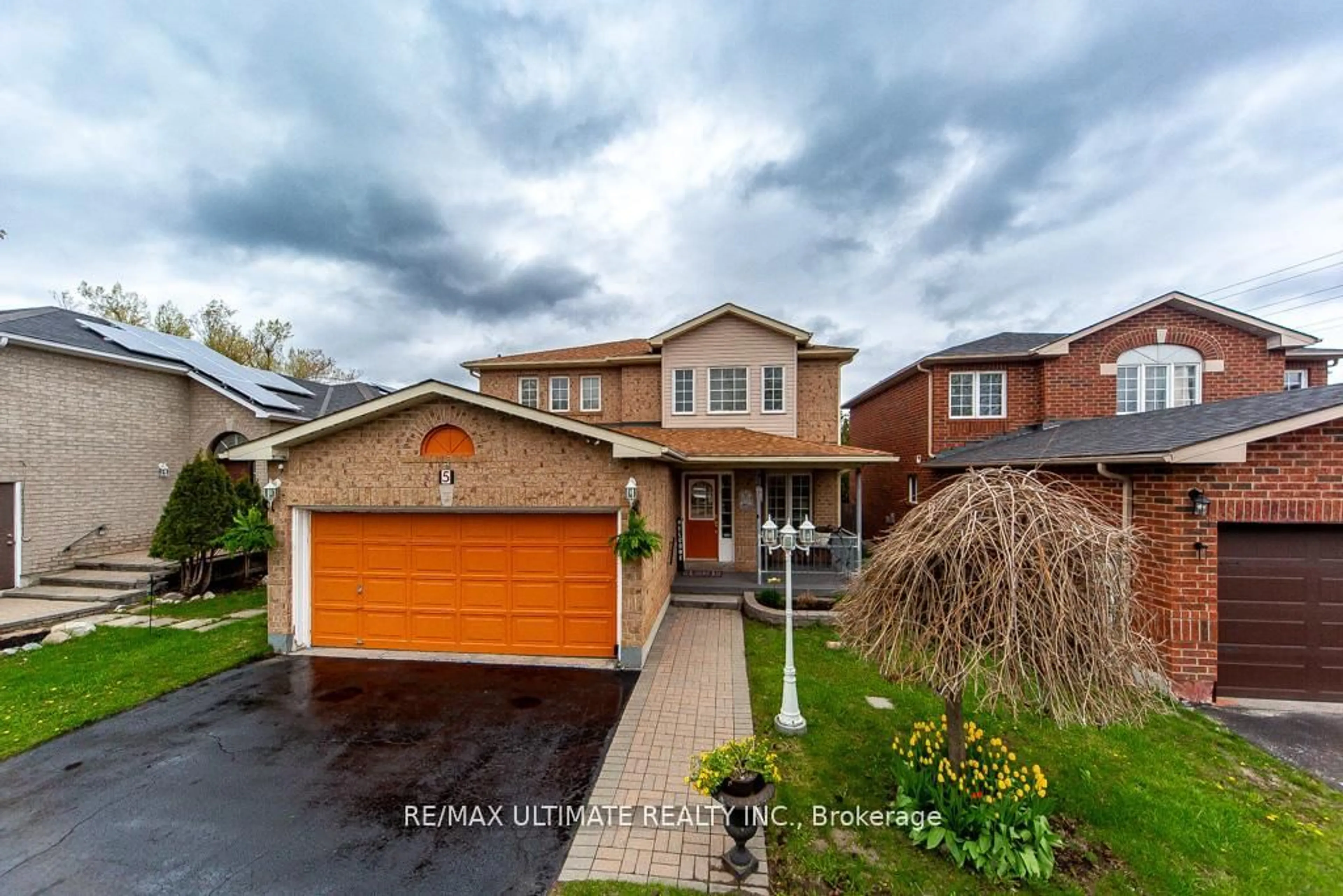 Home with brick exterior material, street for 5 Twiss Dr, Barrie Ontario L4N 8P3