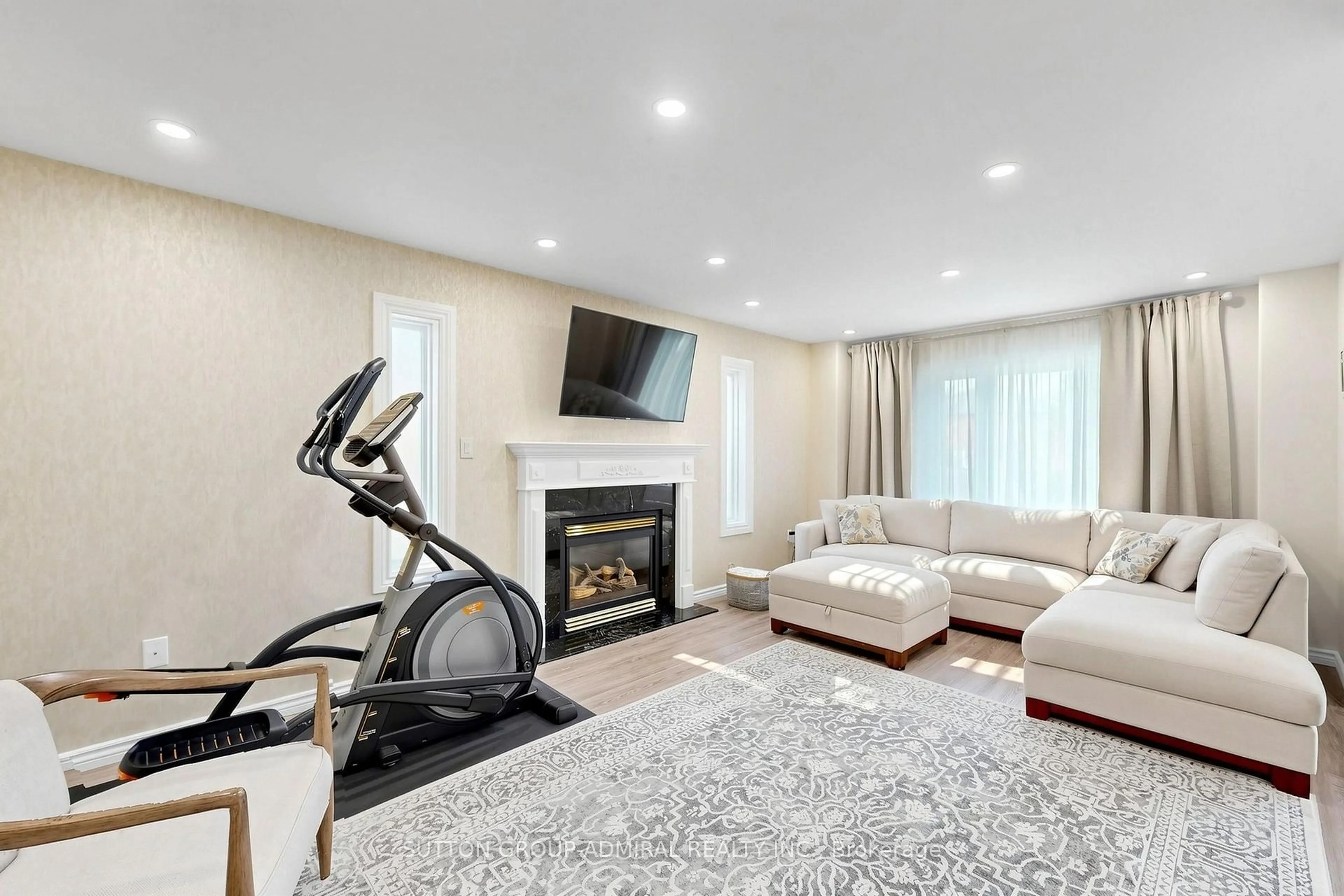Living room with furniture, carpet floor for 113 Widgeon St, Barrie Ontario L4N 8W2