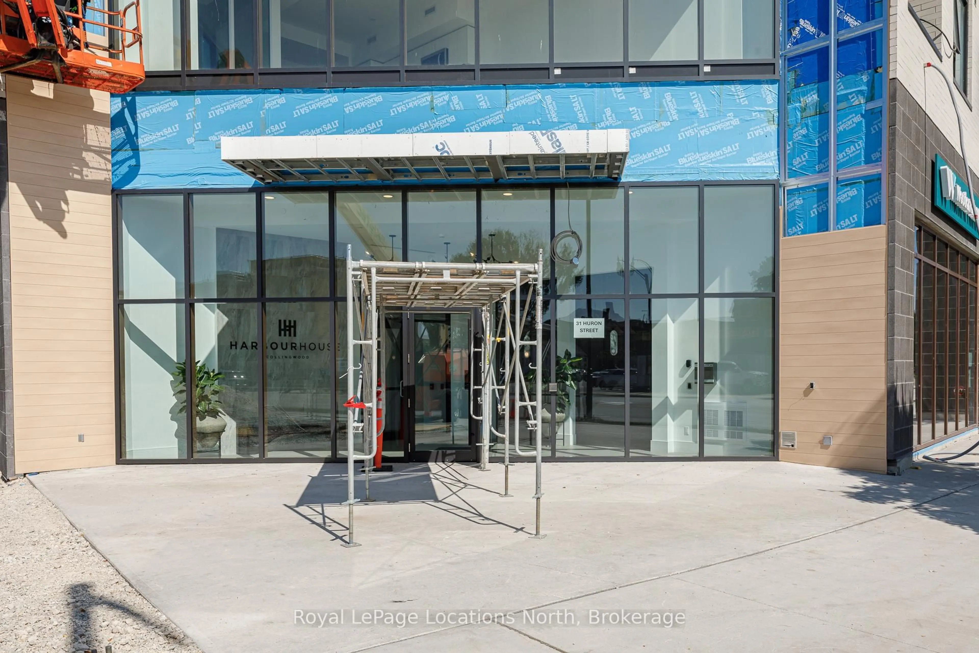Indoor foyer for 31 HURON St #203, Collingwood Ontario L9Y 5T7