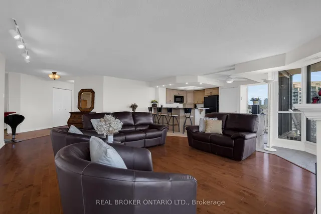 65 Ellen St #903, Barrie 3