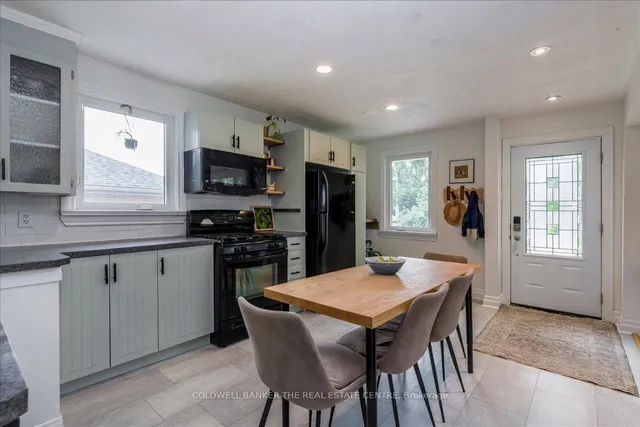 18 Agnes St, Barrie 3