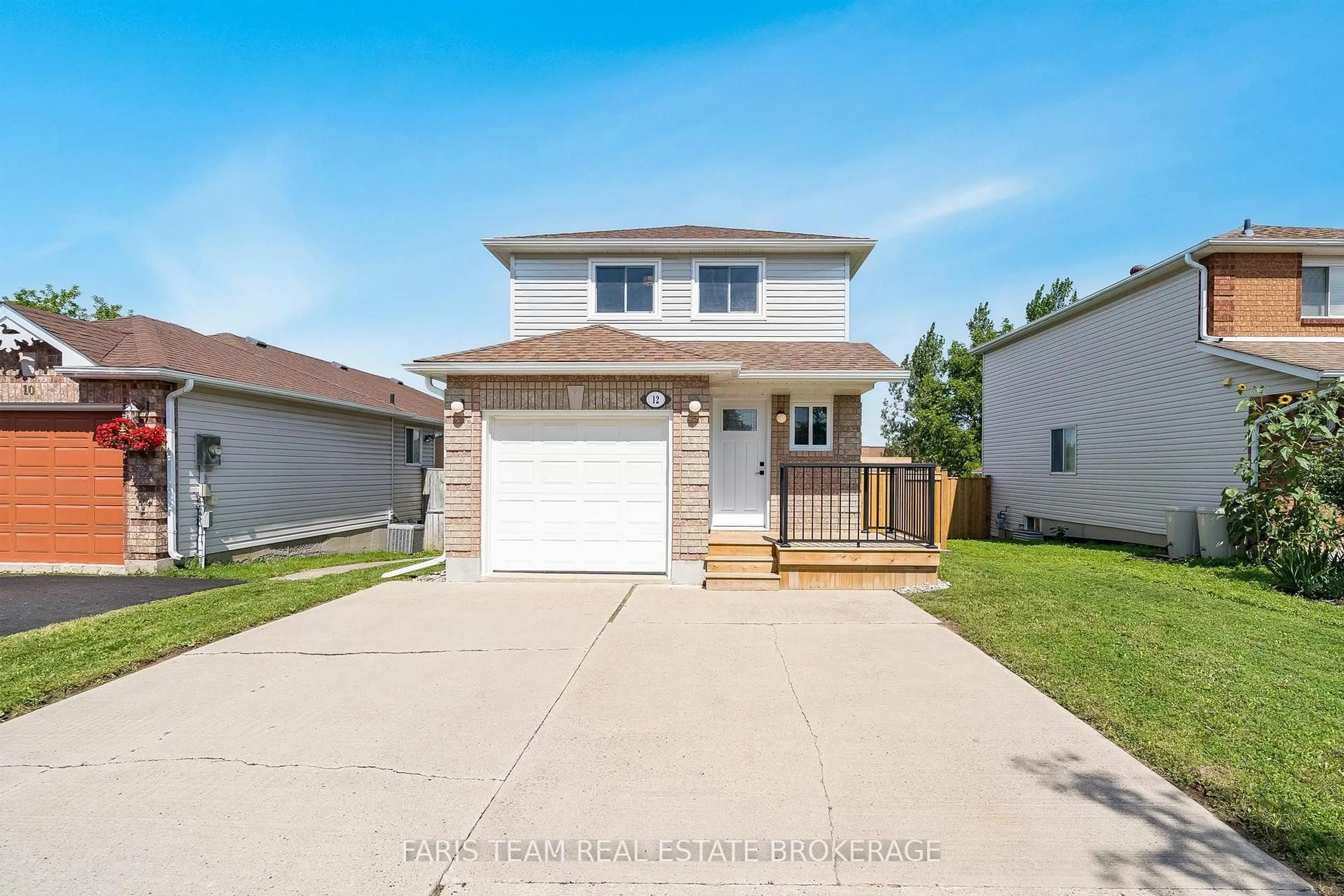 Home with vinyl exterior material, street for 12 Arthur Ave, Barrie Ontario L4M 6H3