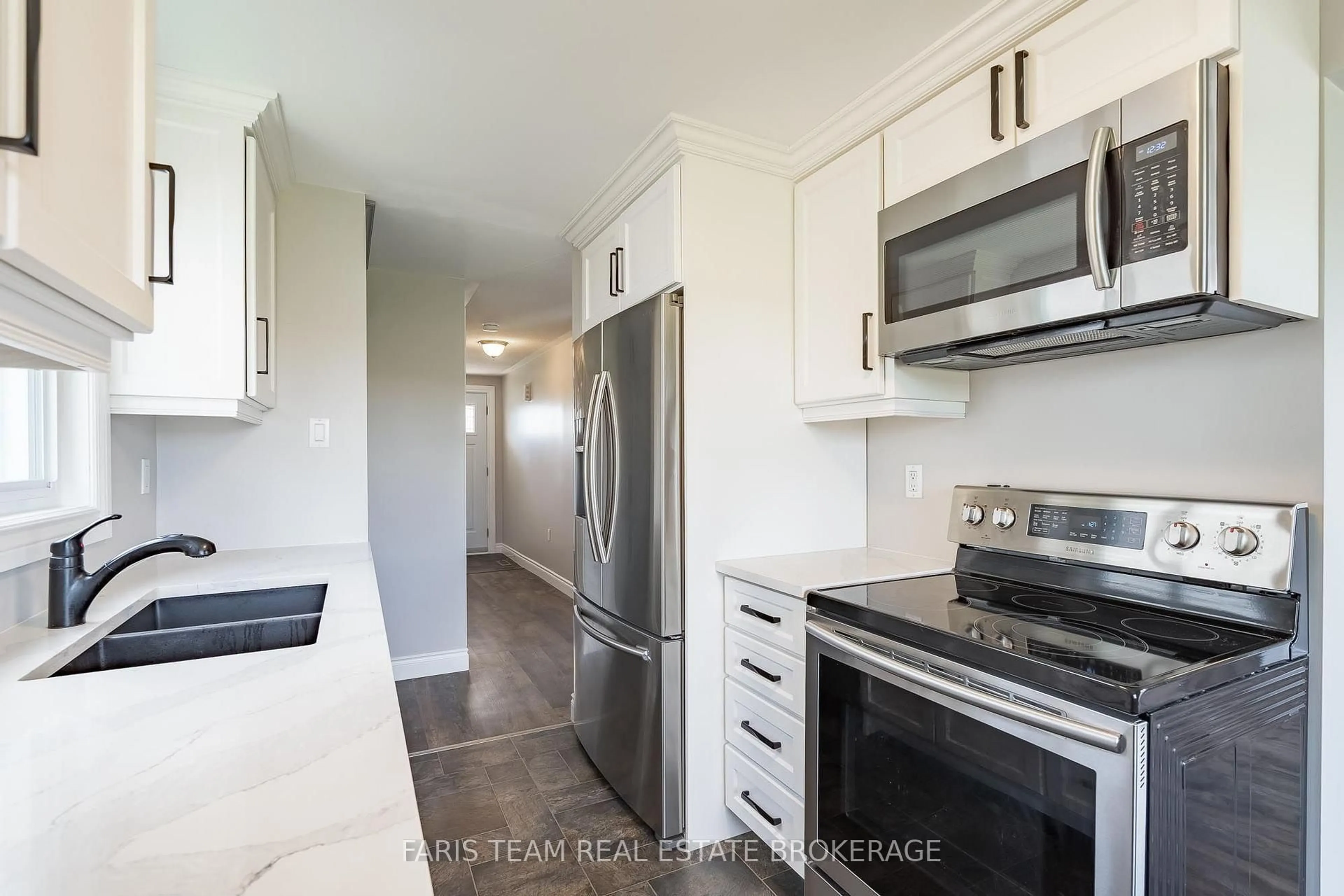 Standard kitchen, unknown for 12 Arthur Ave, Barrie Ontario L4M 6H3