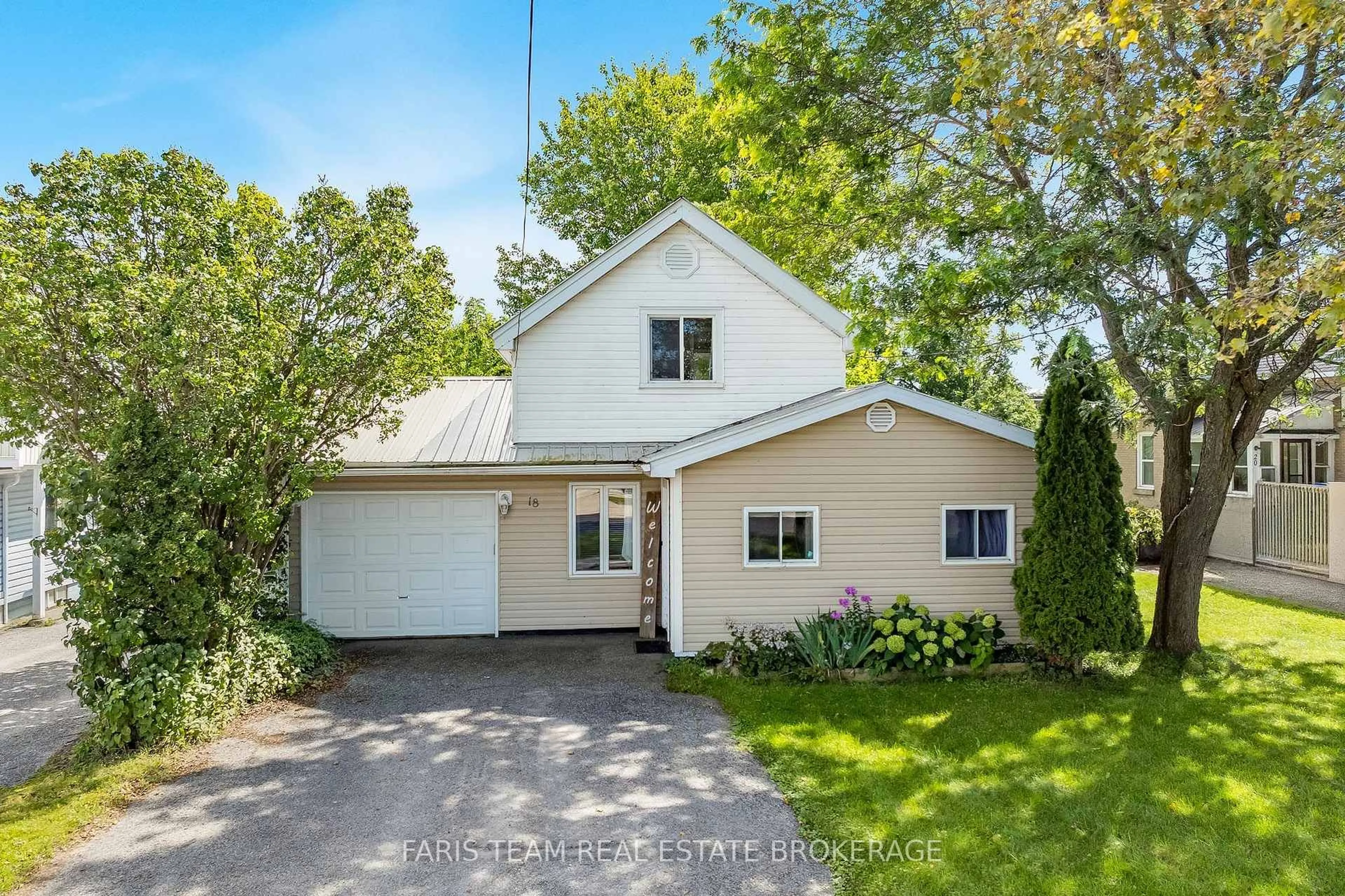 Unknown for 18 Poyntz St, Penetanguishene Ontario L9M 1M4