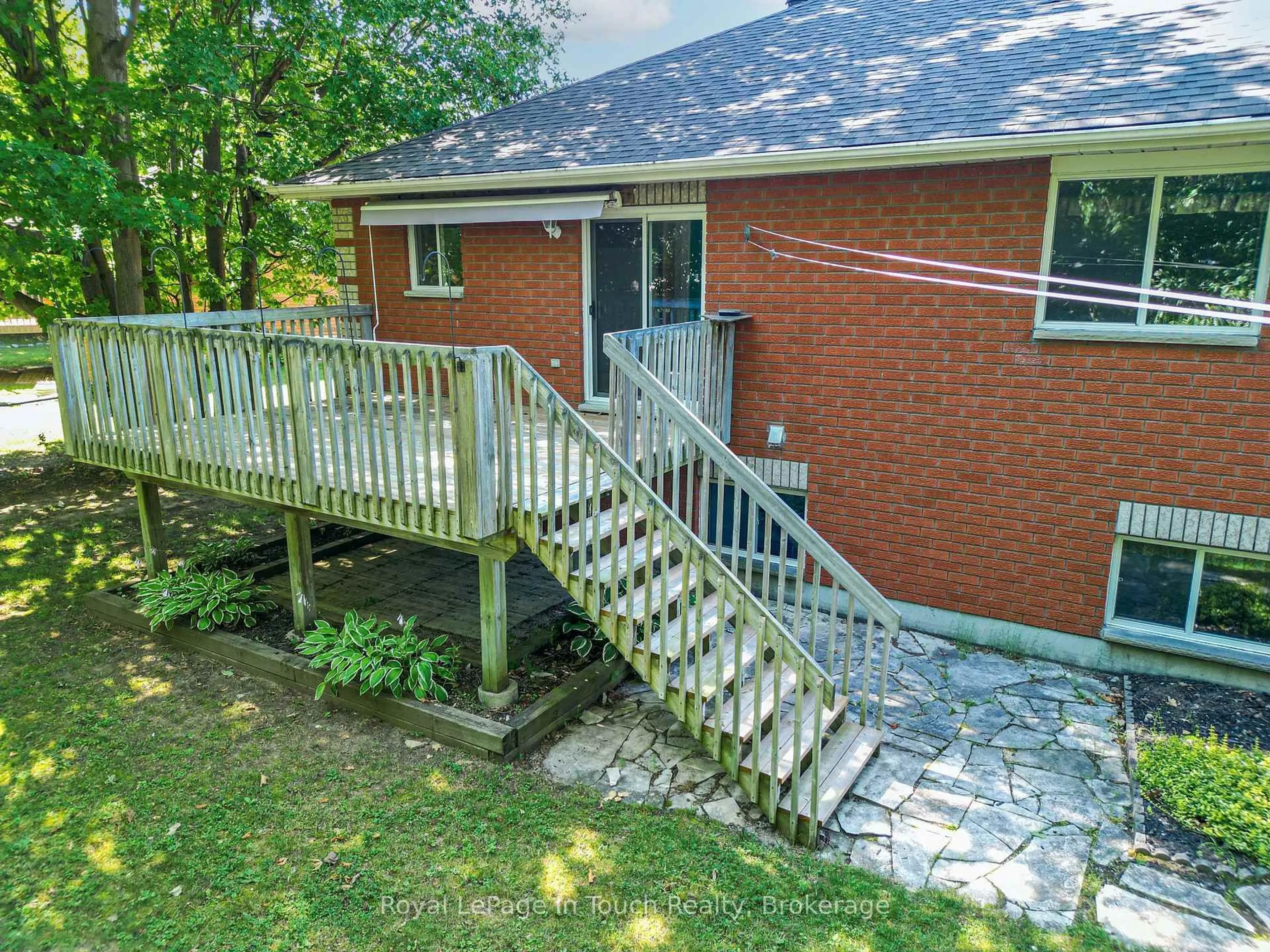A pic from outside/outdoor area/front of a property/back of a property/a pic from drone, unknown for 30 Charles St, Penetanguishene Ontario L9M 2G7