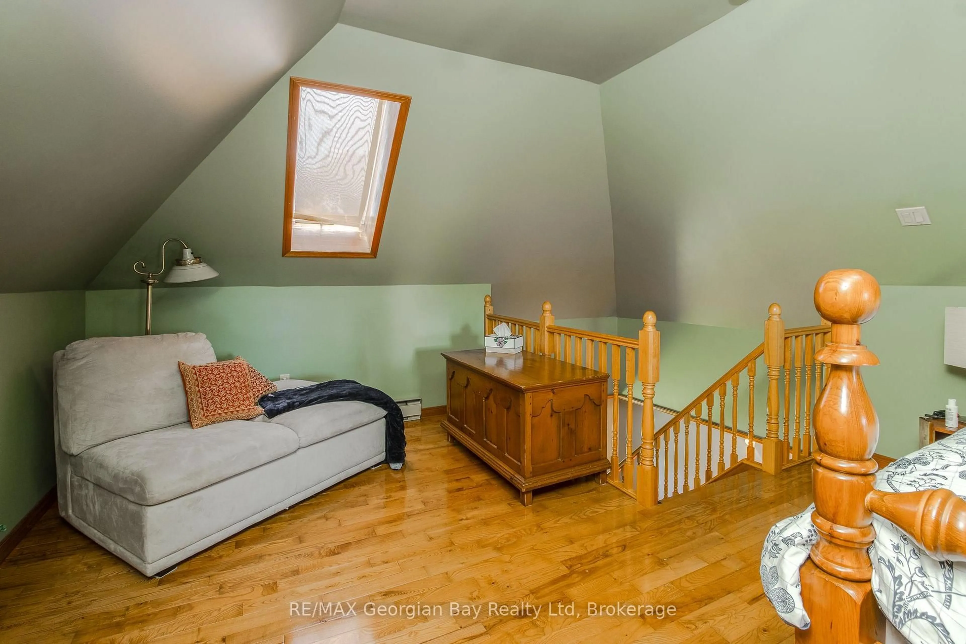 A pic of a room for 305 Lindsay St, Midland Ontario L4R 2V4