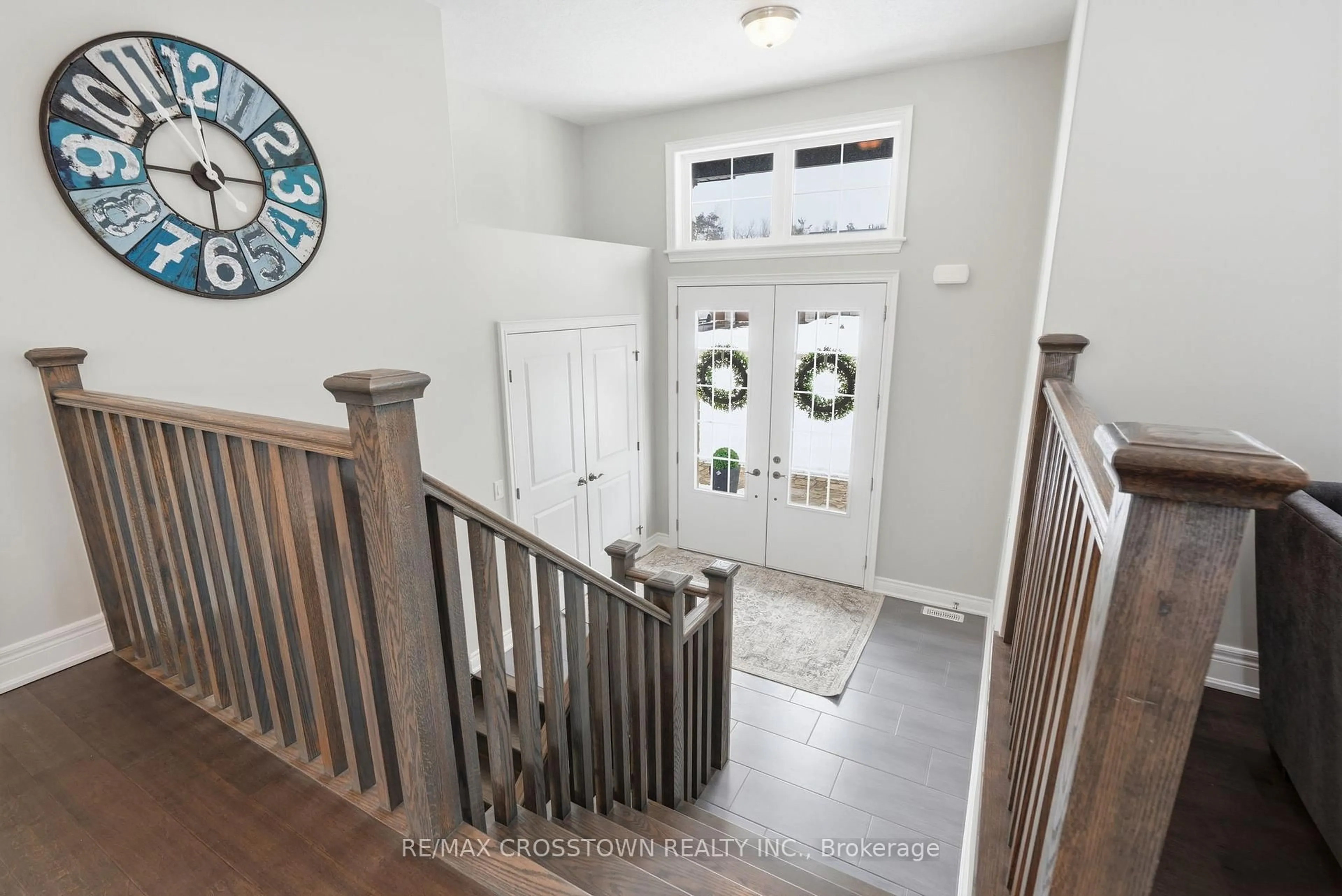 Indoor entryway for 2055 Elana Dr, Severn Ontario L3V 0C1