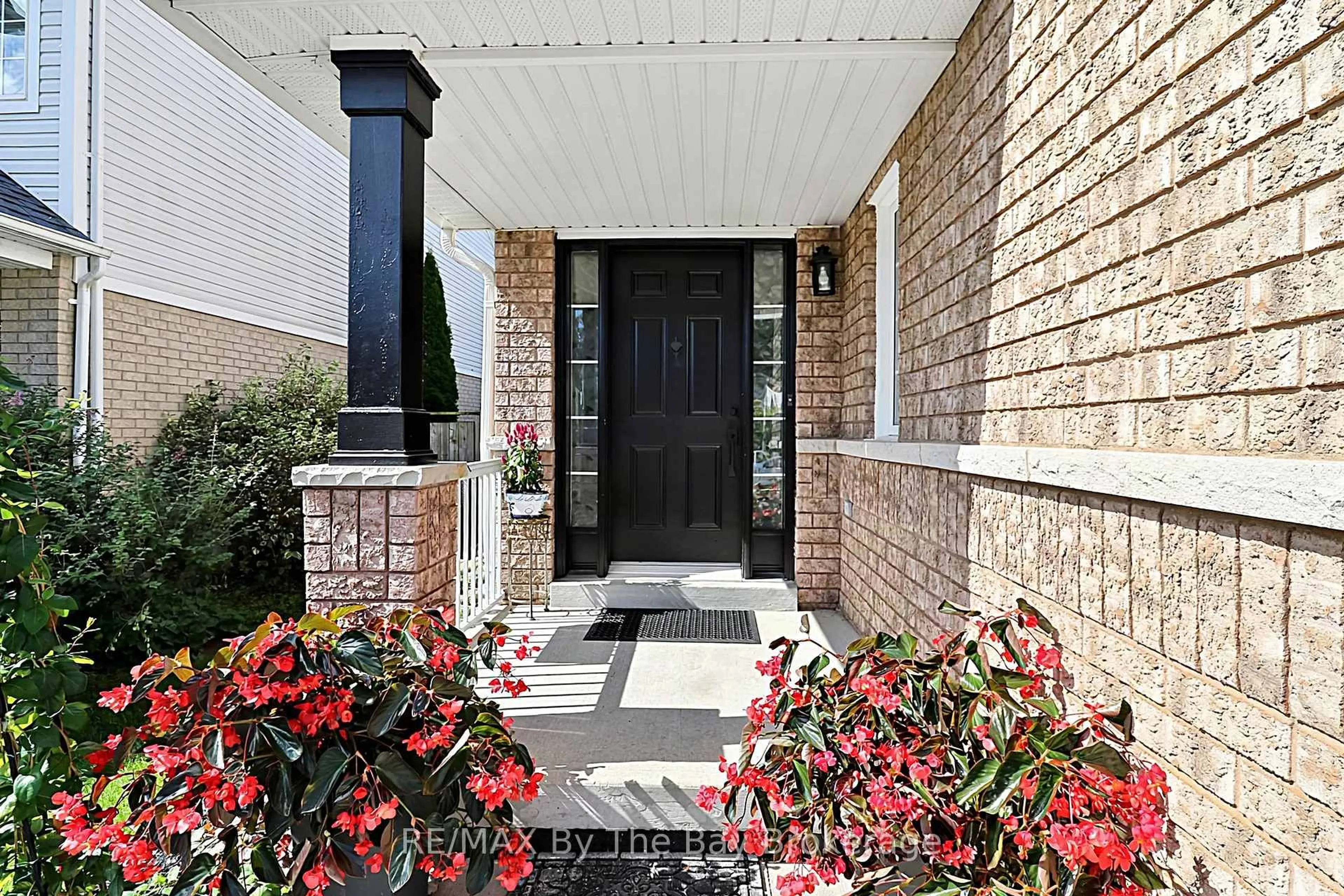 Indoor entryway for 84 Wesley Ave, Wasaga Beach Ontario L9Z 0B9