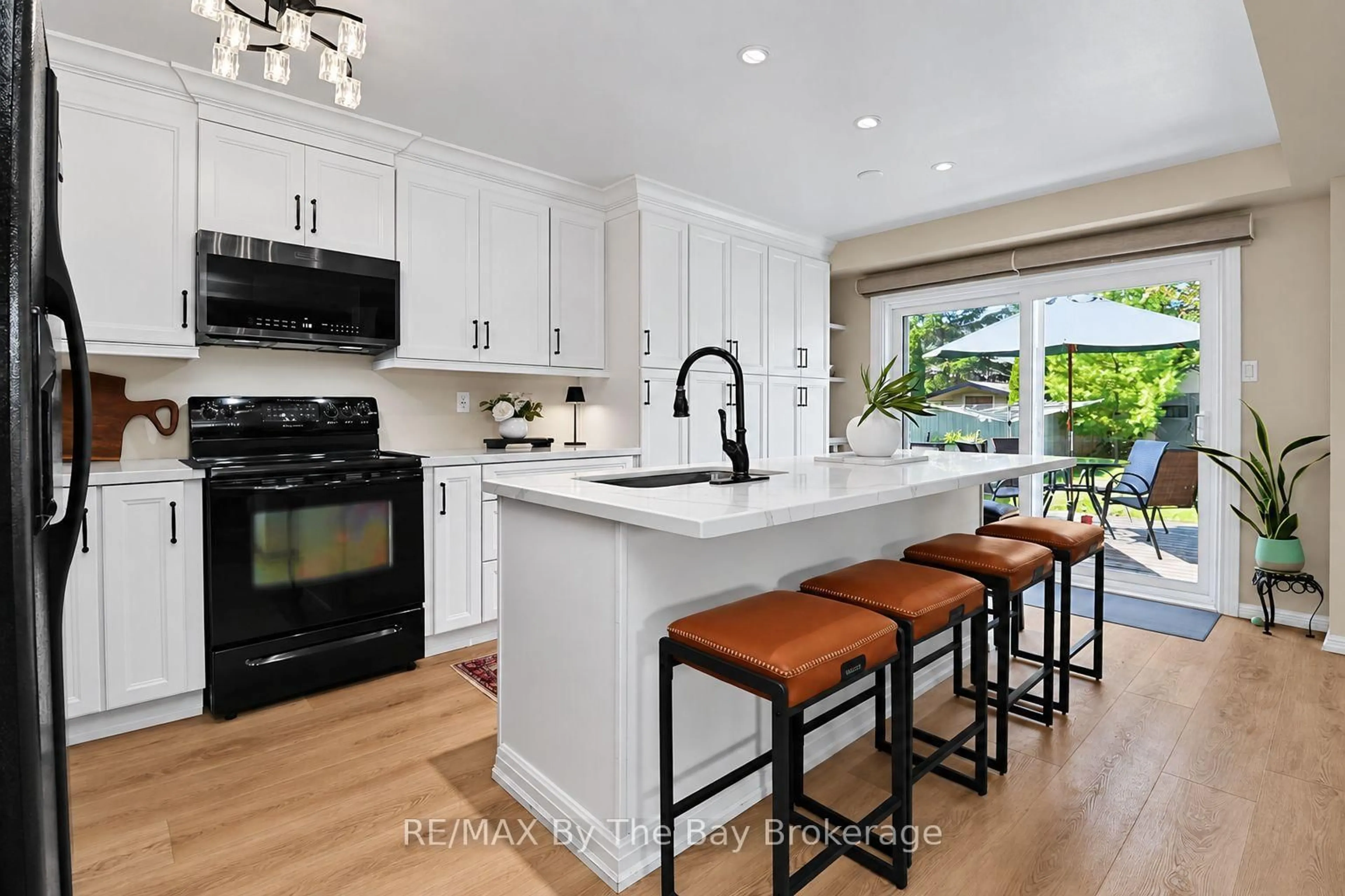 Open concept kitchen, ceramic/tile floor for 84 Wesley Ave, Wasaga Beach Ontario L9Z 0B9