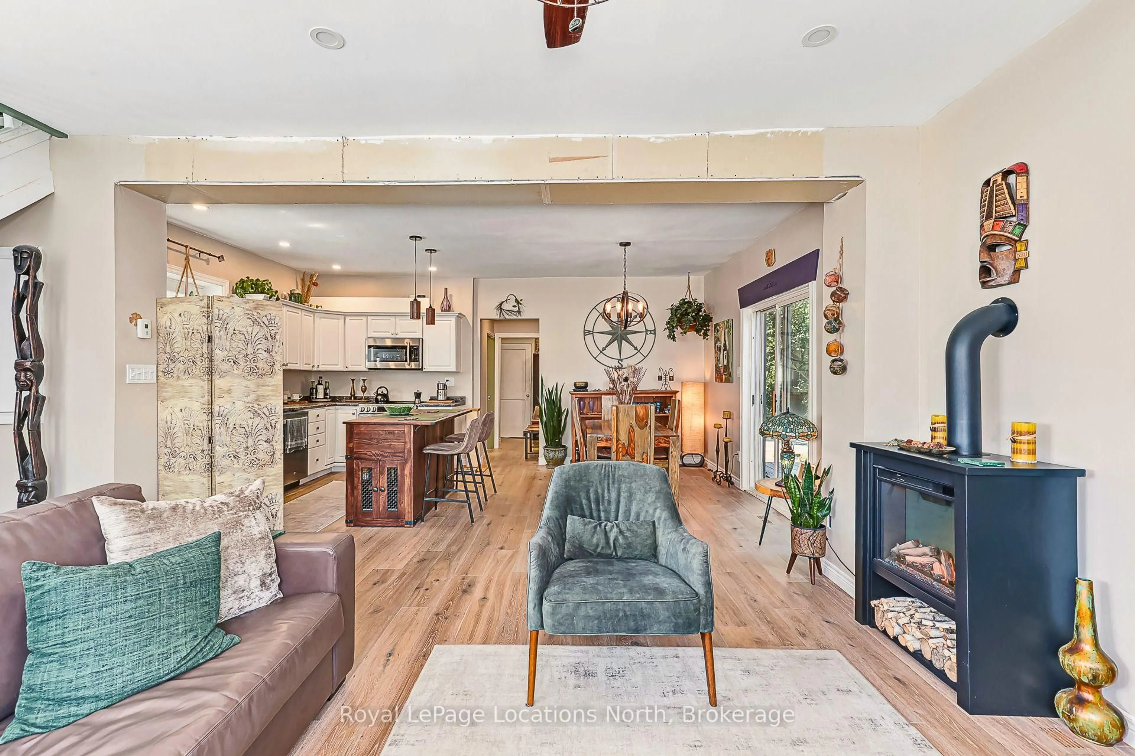Living room with furniture, unknown for 58 Market St, Collingwood Ontario L9Y 3M6