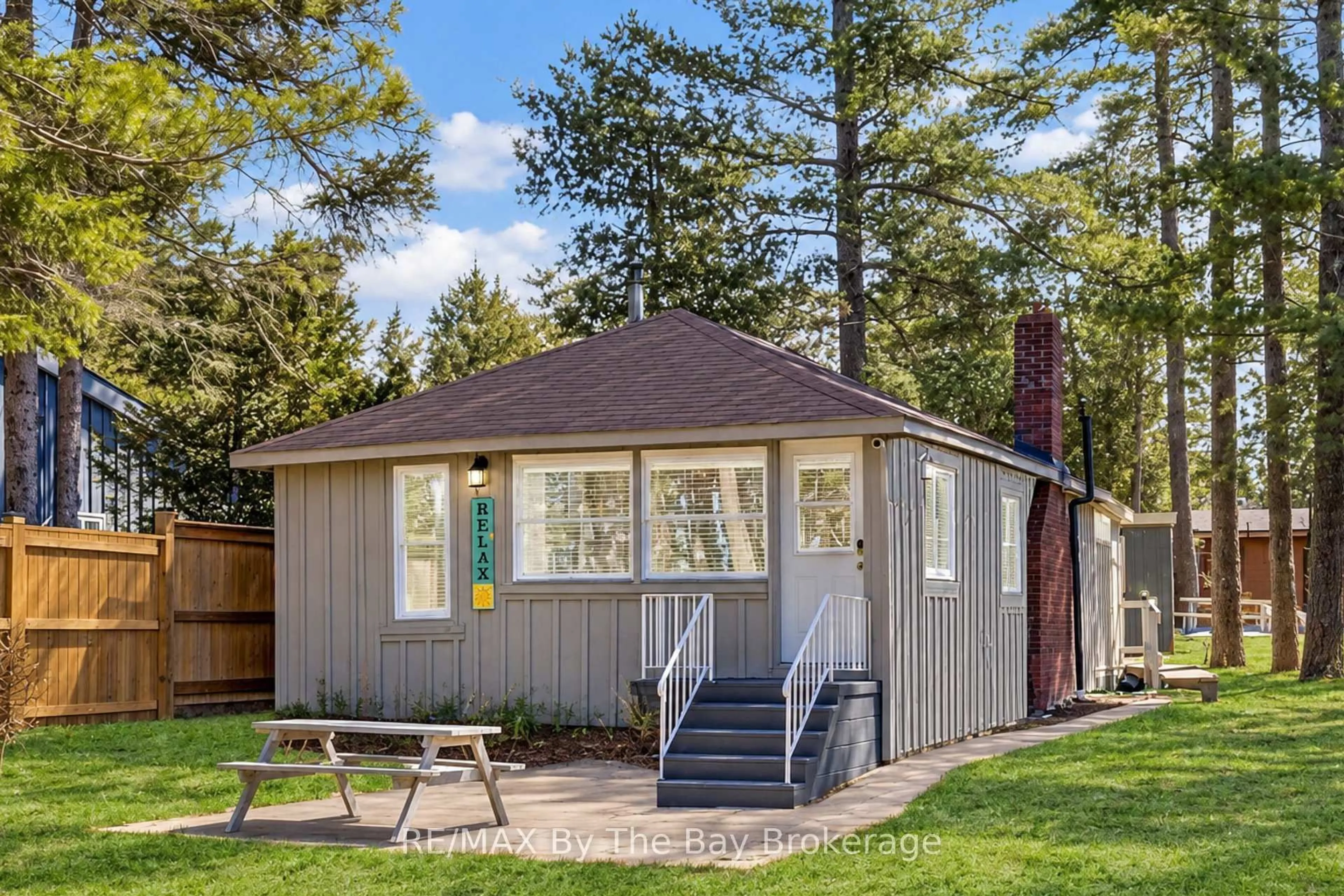 Home with vinyl exterior material, unknown for 278 Coastline Dr, Wasaga Beach Ontario L9Z 2M4