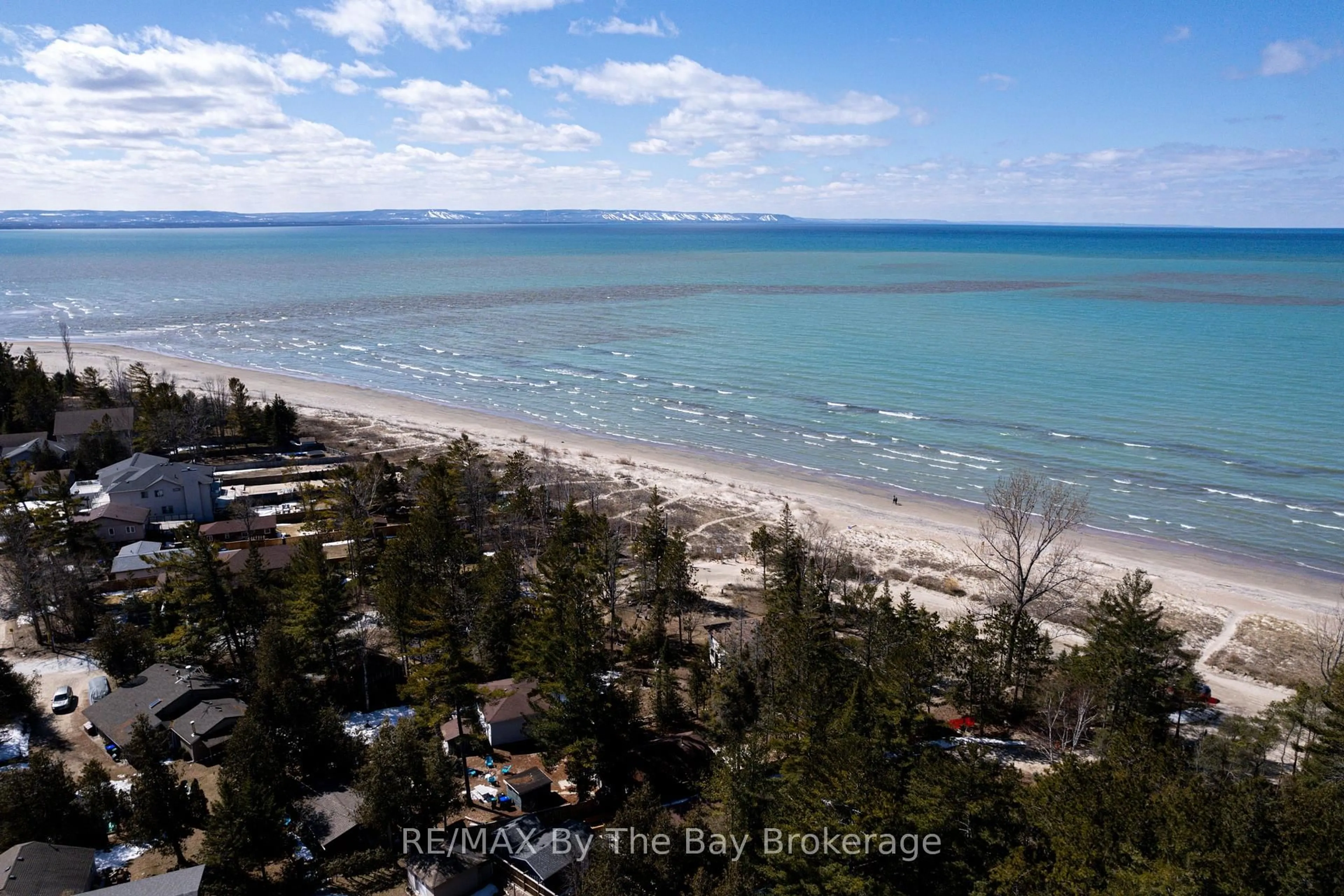 A pic from outside/outdoor area/front of a property/back of a property/a pic from drone, water/lake/river/ocean view for 278 Coastline Dr, Wasaga Beach Ontario L9Z 2M4