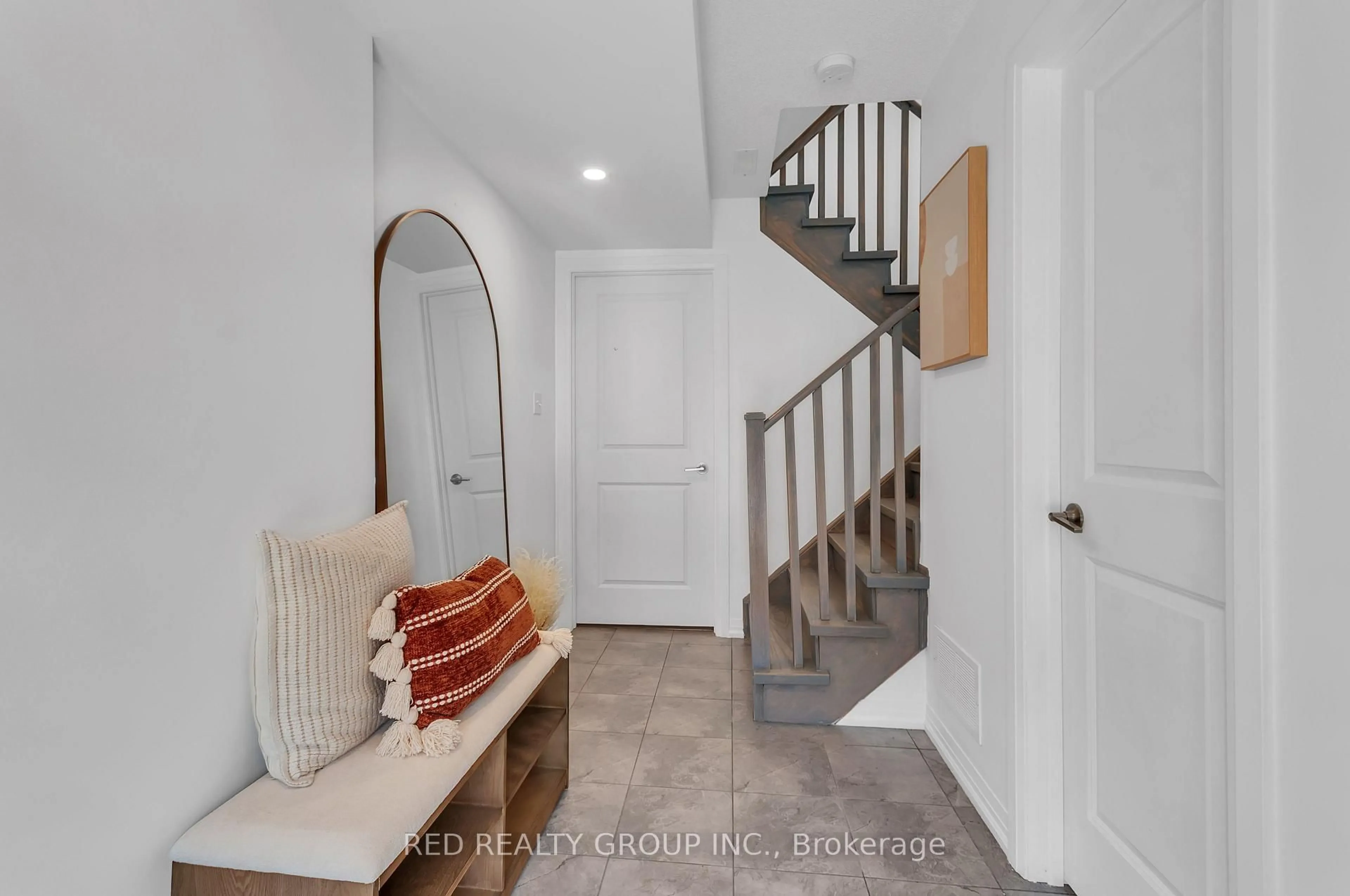 Indoor entryway for 36 Andean Lane, Barrie Ontario L9J 0J4