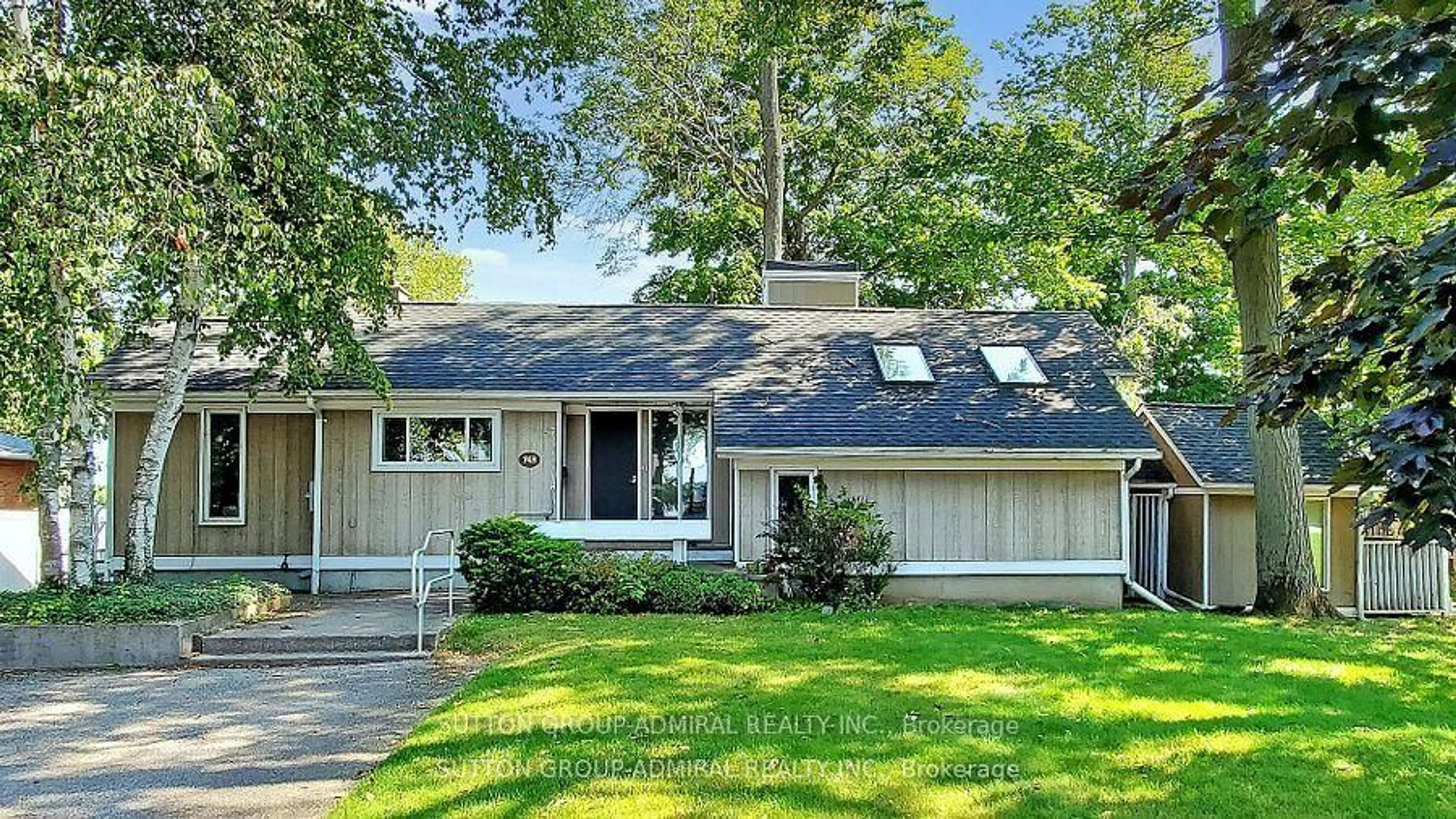 Home with vinyl exterior material, street for 743 Broadview Ave, Orillia Ontario L3V 6P1