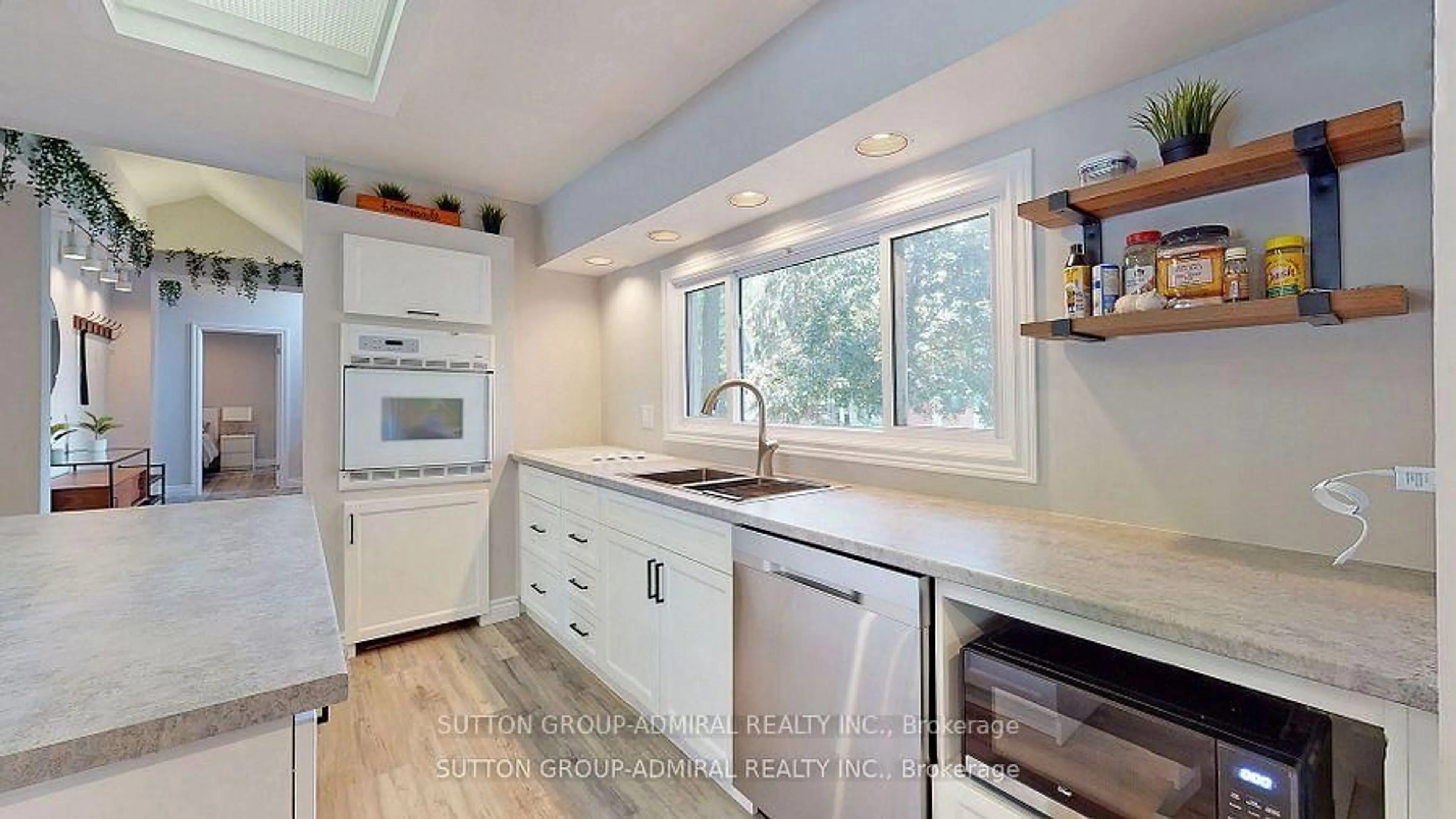 Open concept kitchen, ceramic/tile floor for 743 Broadview Ave, Orillia Ontario L3V 6P1
