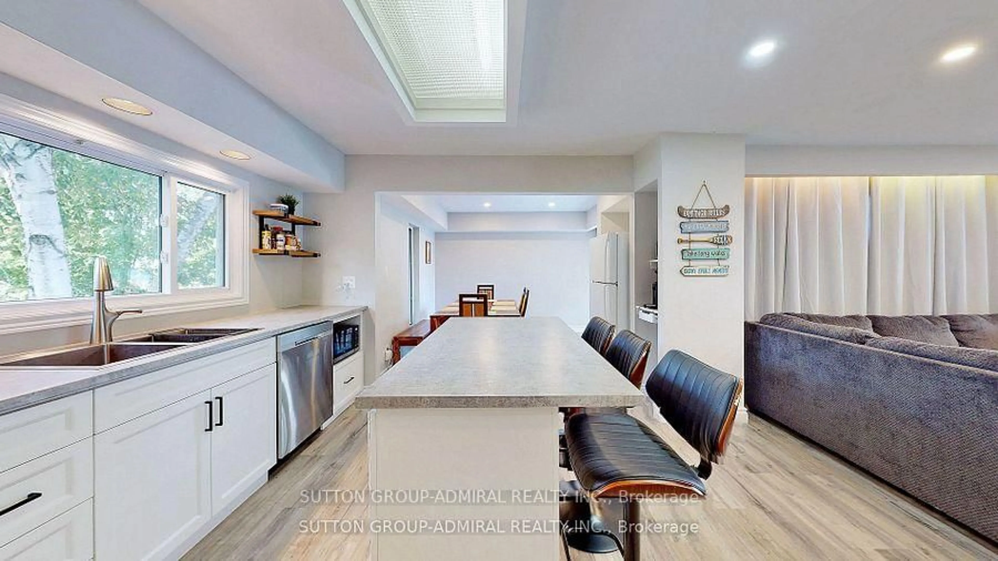 Open concept kitchen, ceramic/tile floor for 743 Broadview Ave, Orillia Ontario L3V 6P1