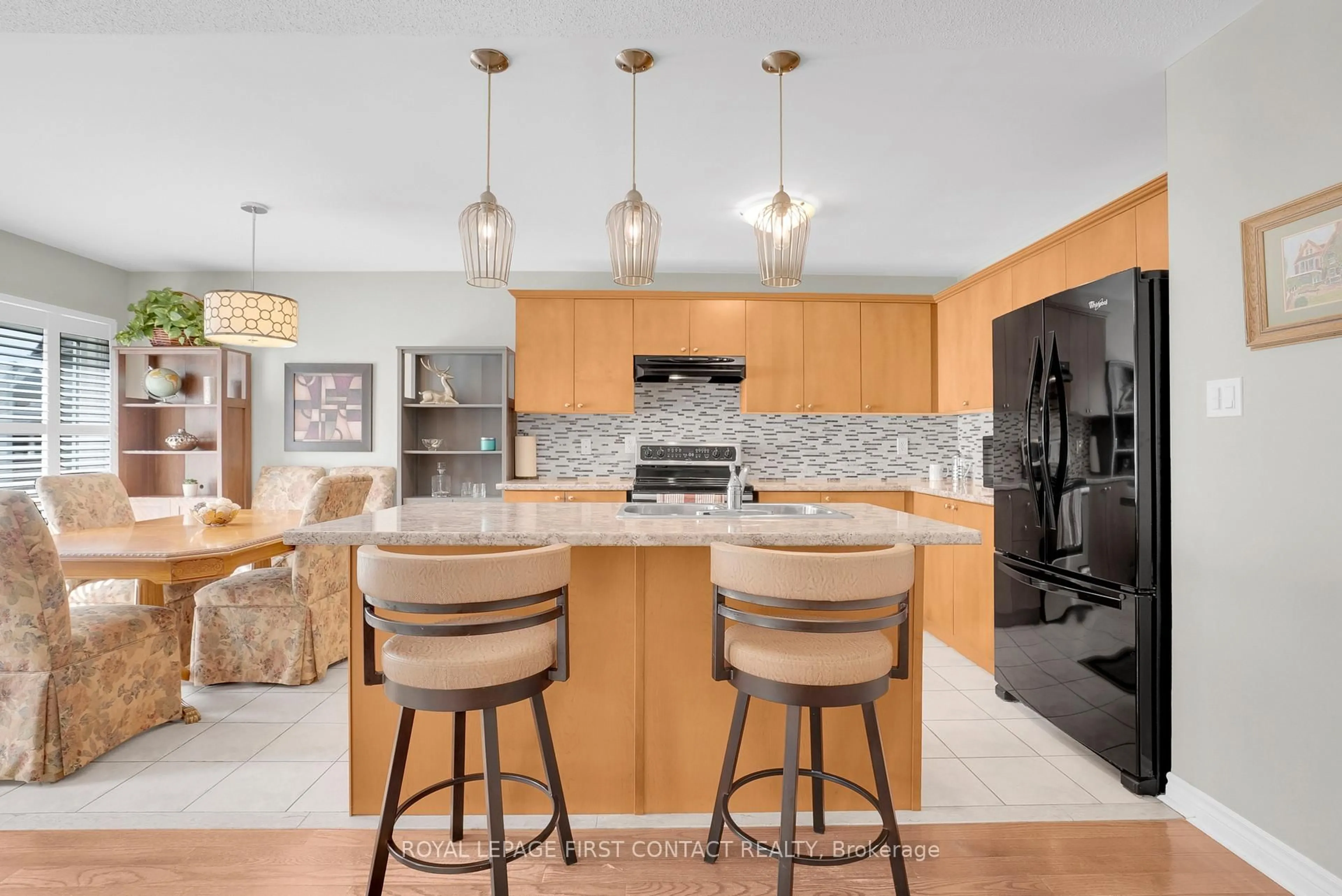 Open concept kitchen, ceramic/tile floor for 3 Maple Crown Terr, Barrie Ontario L4M 7H3