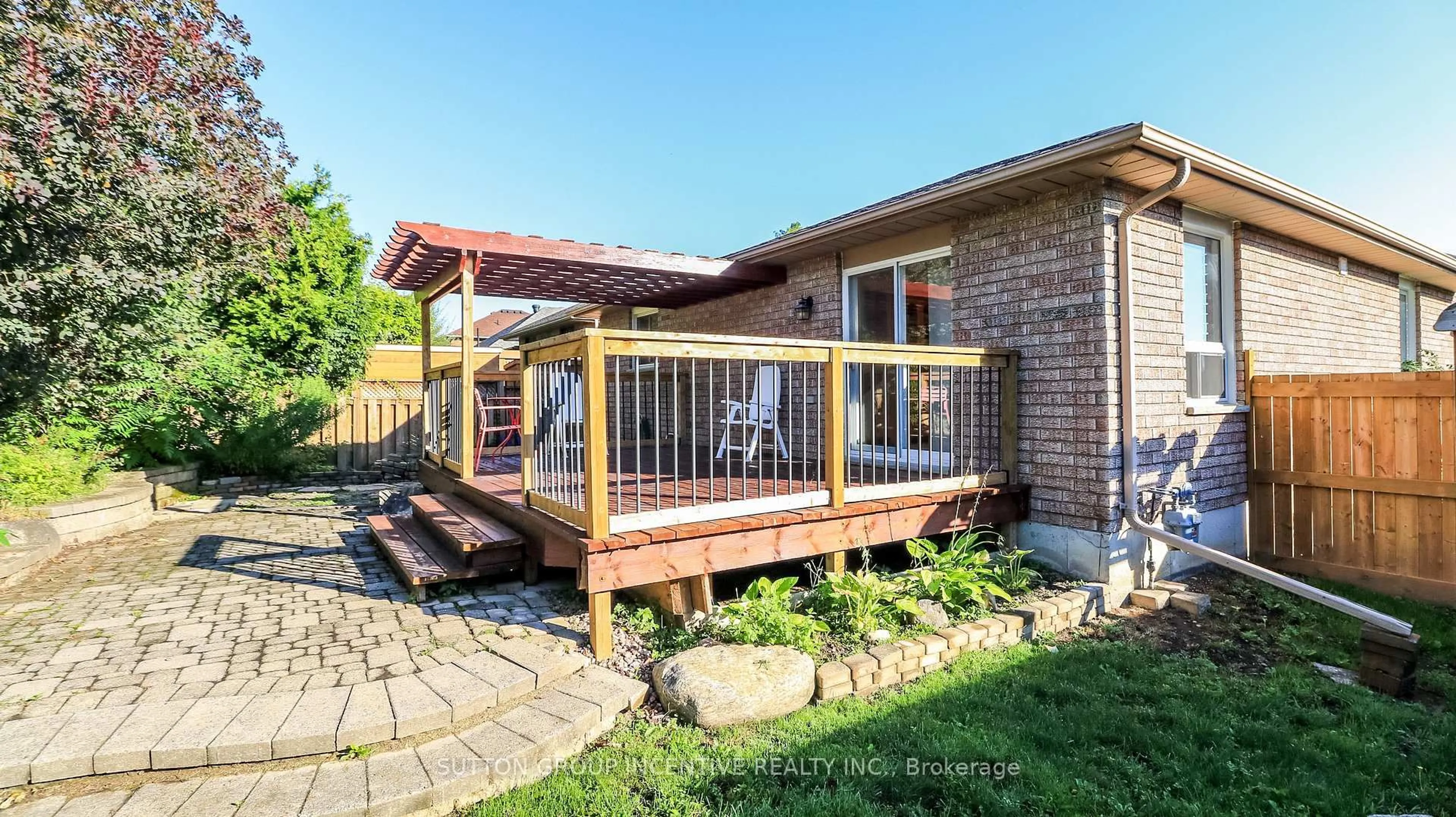 Patio, street for 28 Brookfield Cres, Barrie Ontario L4N 9R6