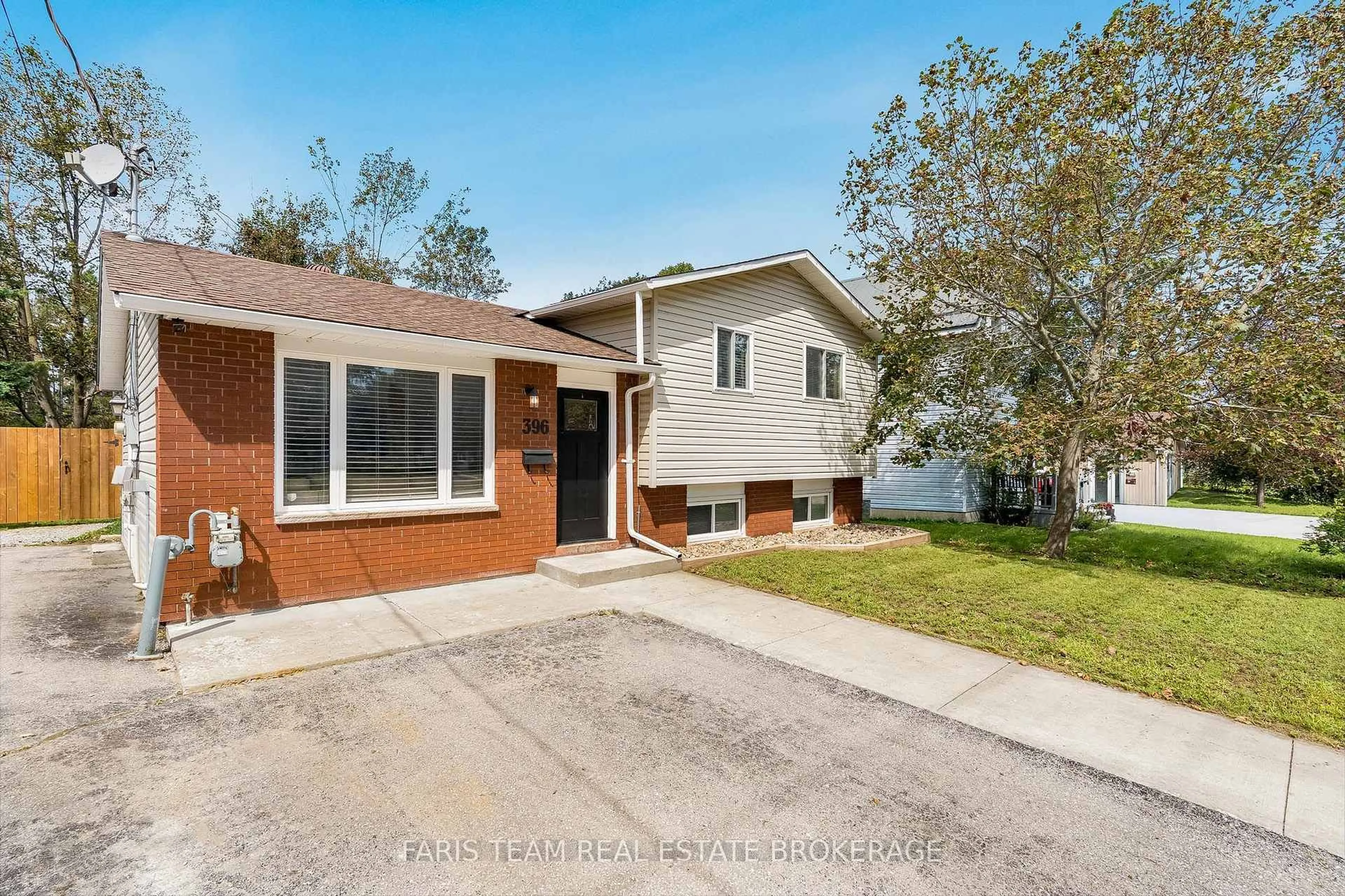 Home with vinyl exterior material, street for 396 Mary St, Orillia Ontario L3V 3G3
