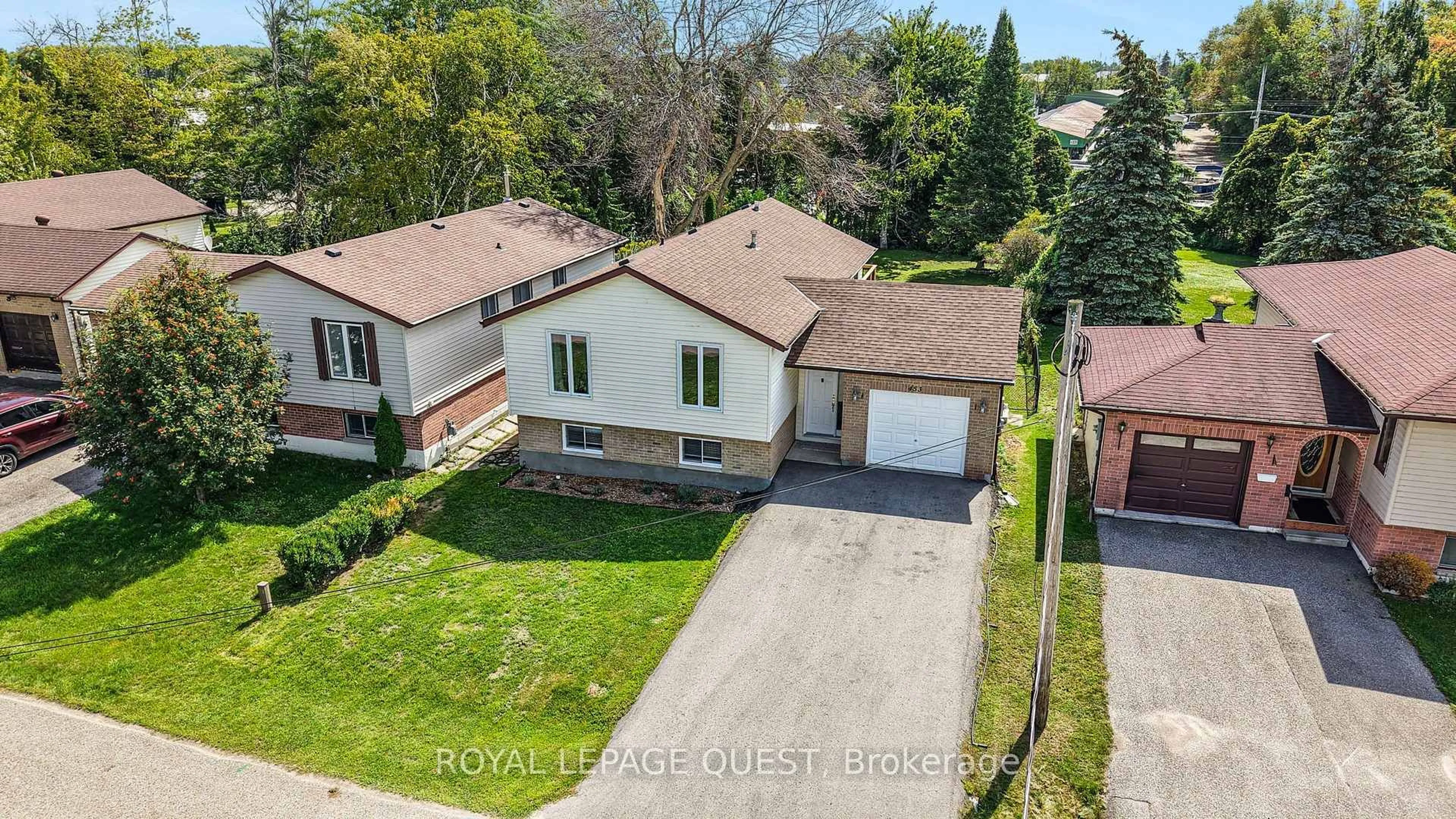 A pic from outside/outdoor area/front of a property/back of a property/a pic from drone, street for 453 Mooney Cres, Orillia Ontario L3V 6R5