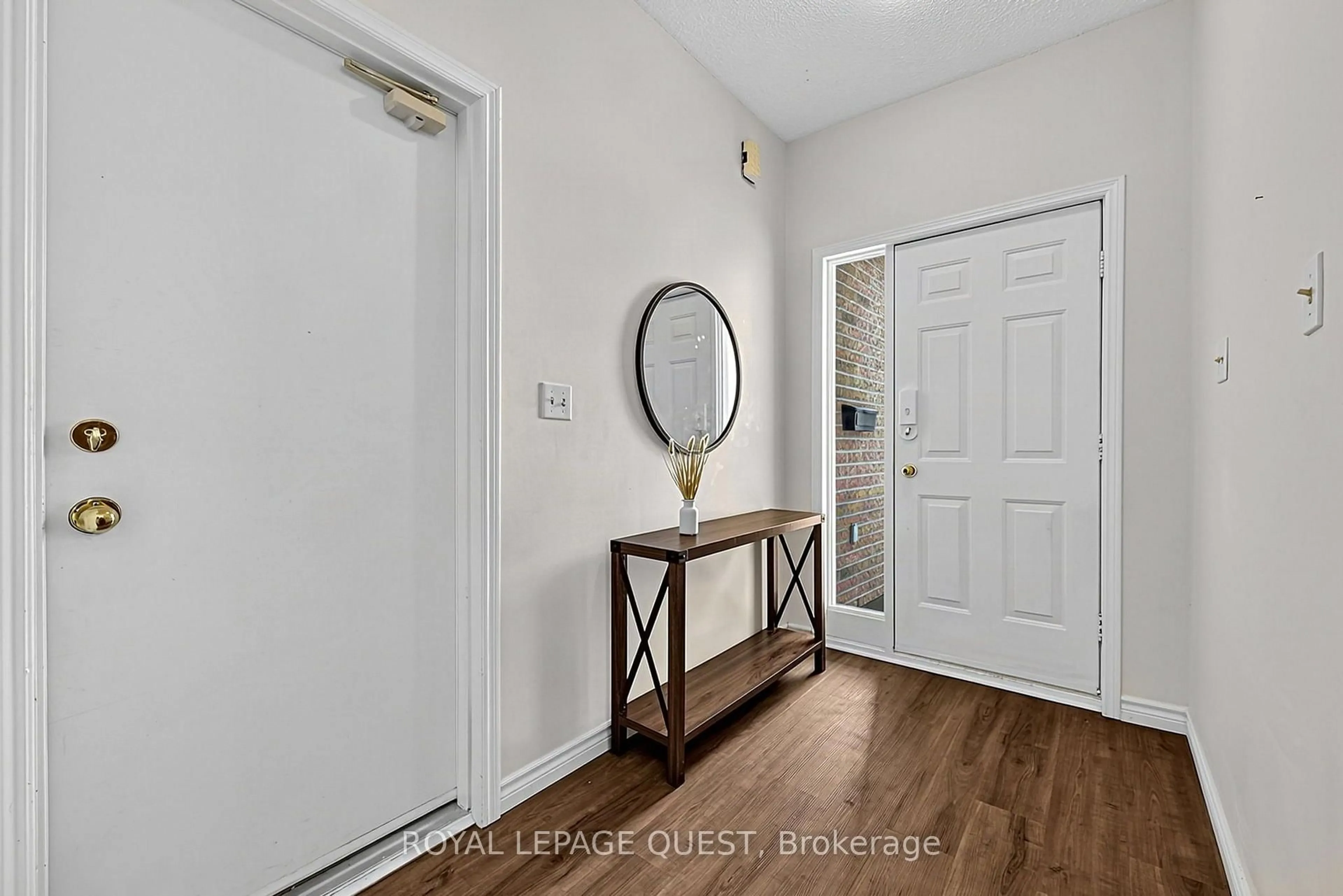 Indoor entryway for 453 Mooney Cres, Orillia Ontario L3V 6R5