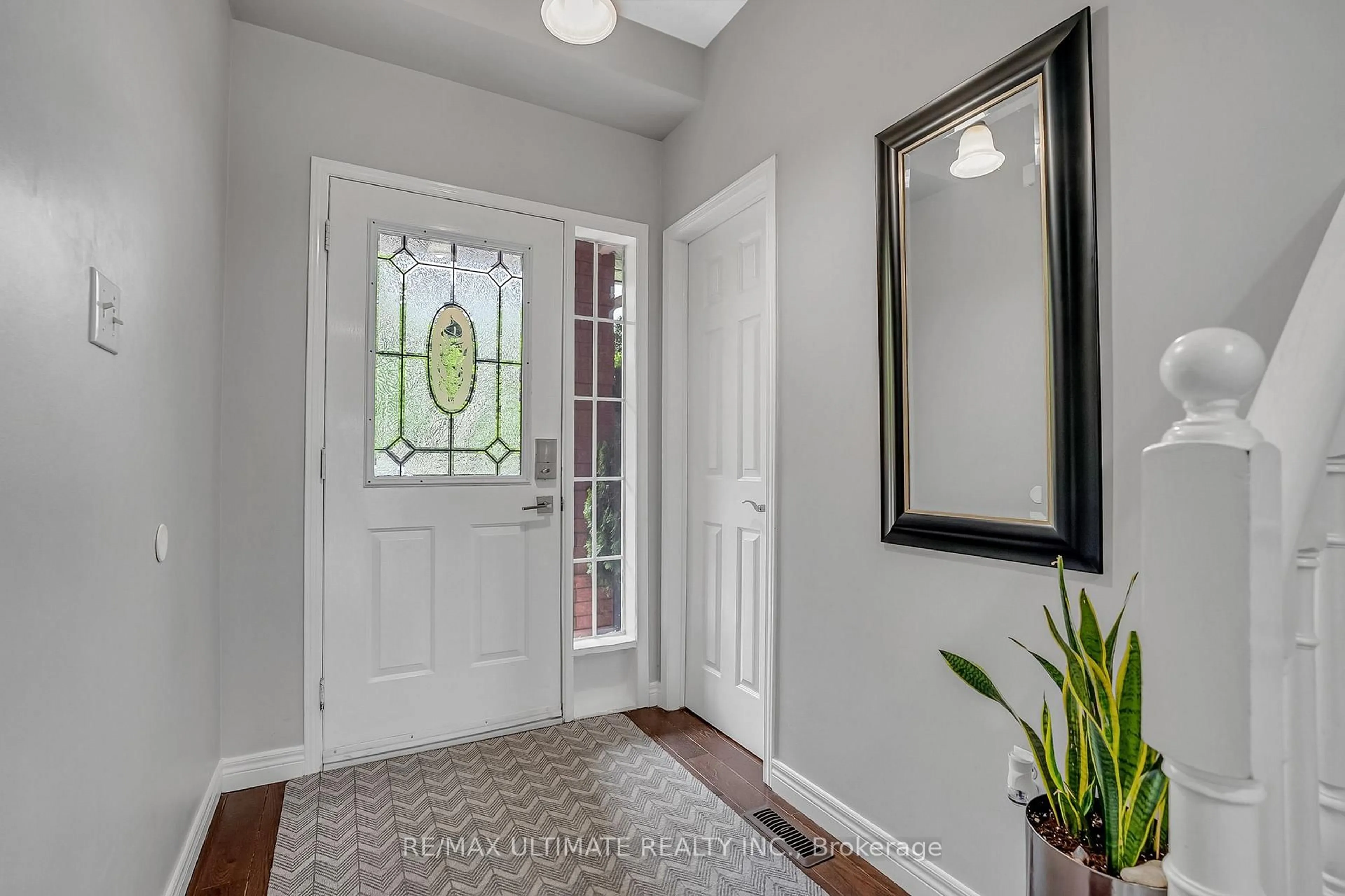 Indoor entryway for 96 Bruce Cres, Barrie Ontario L4N 8P4