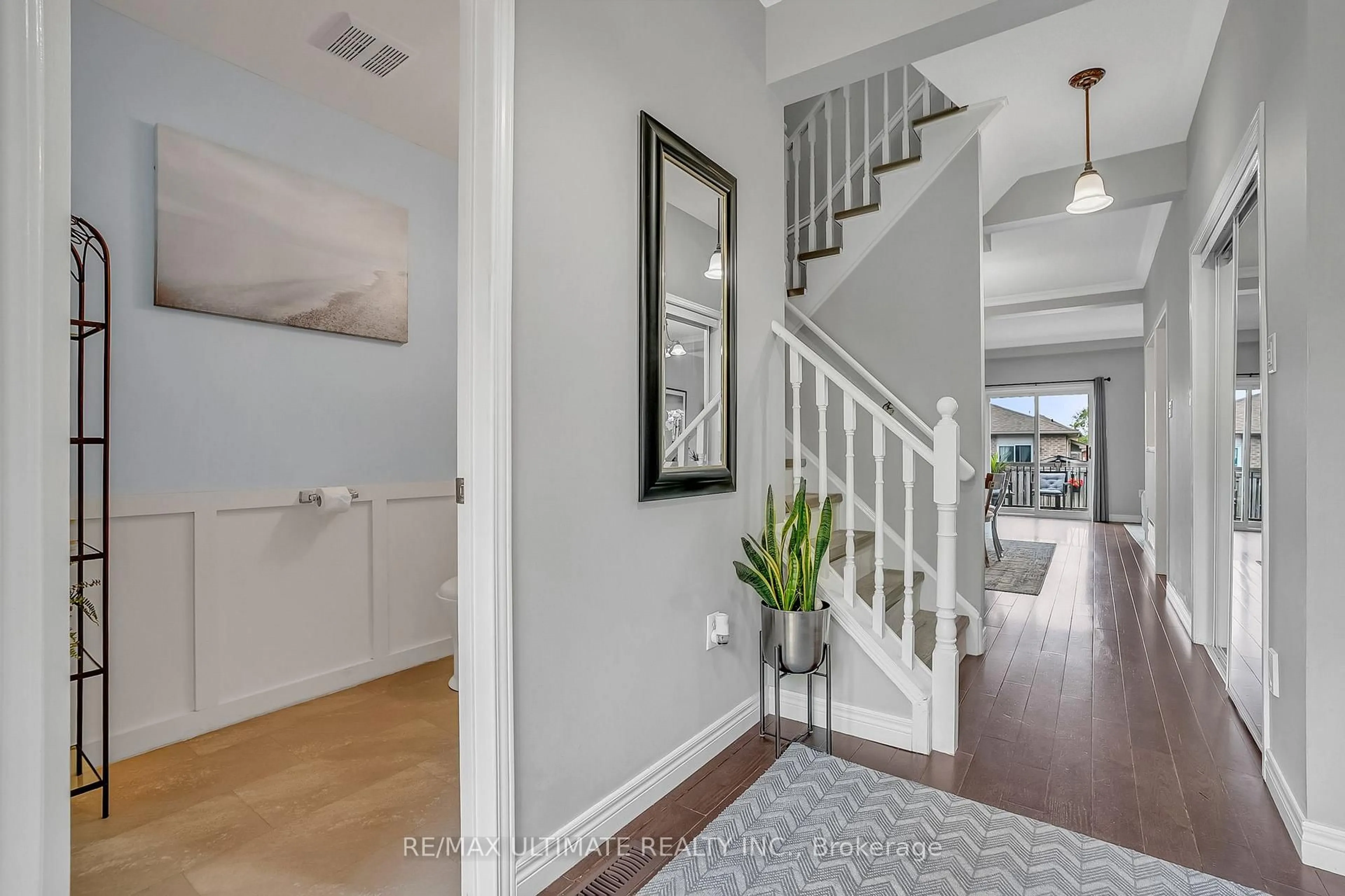 Indoor entryway for 96 Bruce Cres, Barrie Ontario L4N 8P4