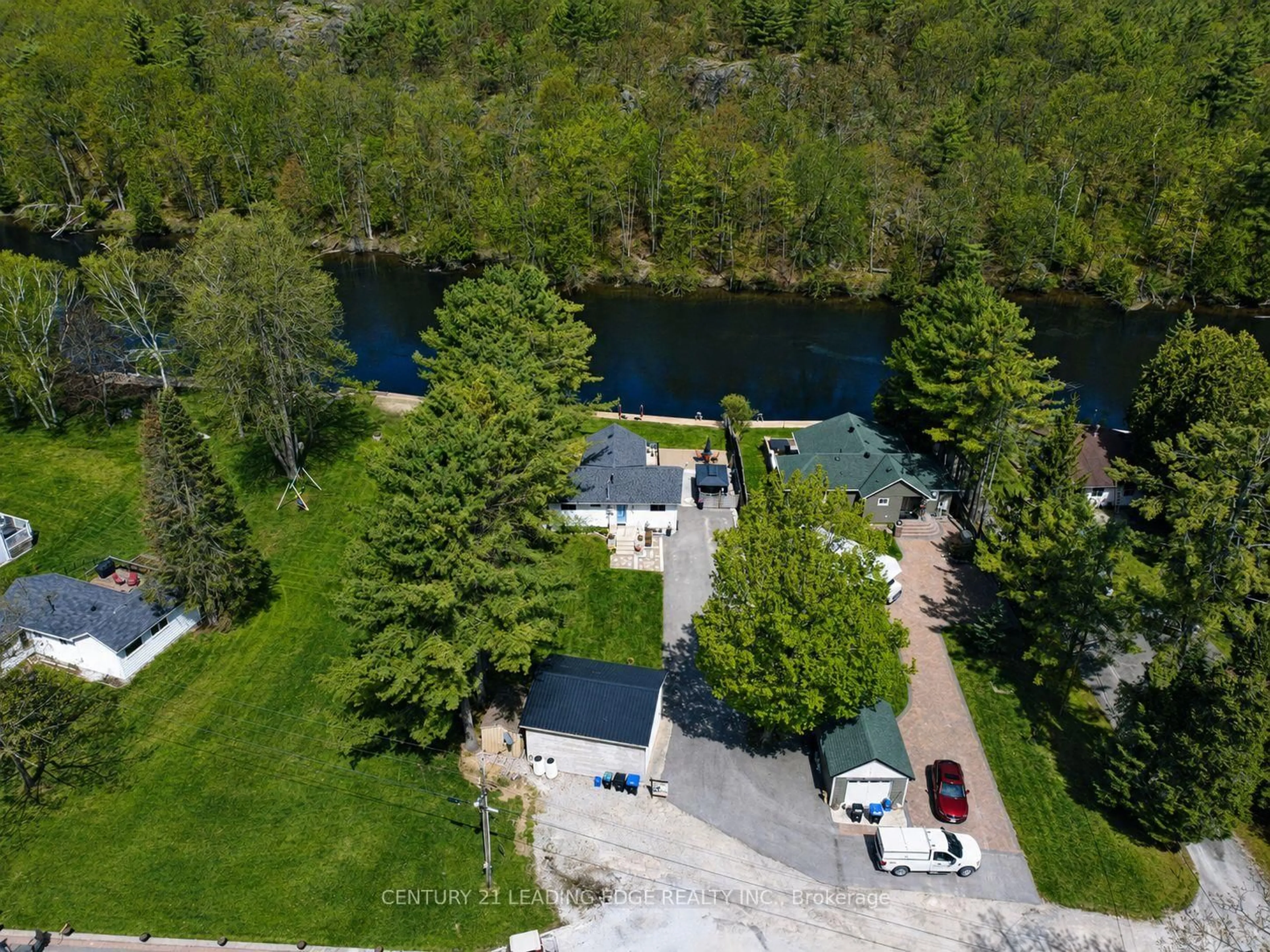 A pic from outside/outdoor area/front of a property/back of a property/a pic from drone, water/lake/river/ocean view for 2996 Moynes Rd, Severn Ontario L0K 2B0