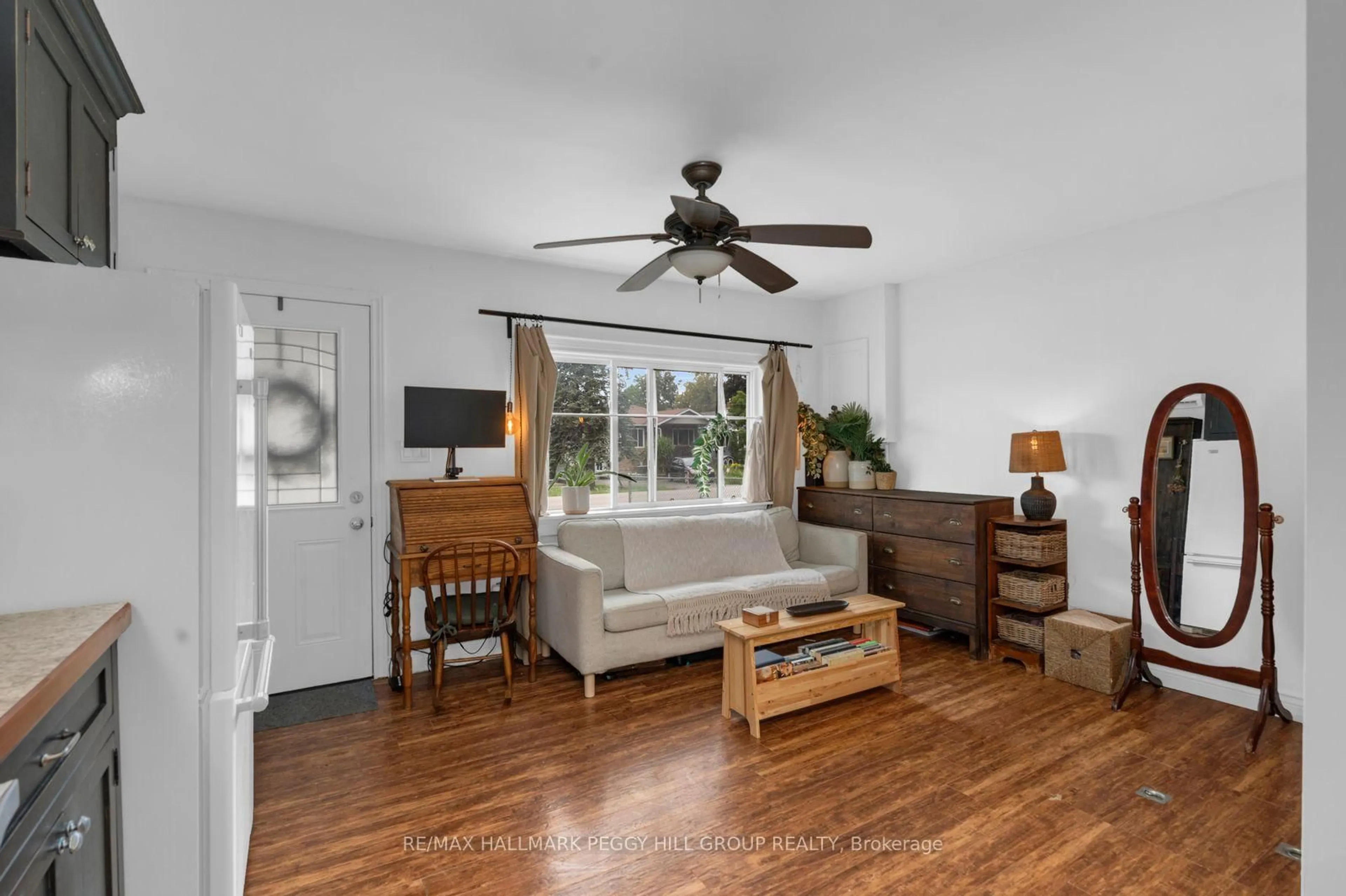 Living room with furniture, unknown for 93 Bond St, Orillia Ontario L3V 1J7