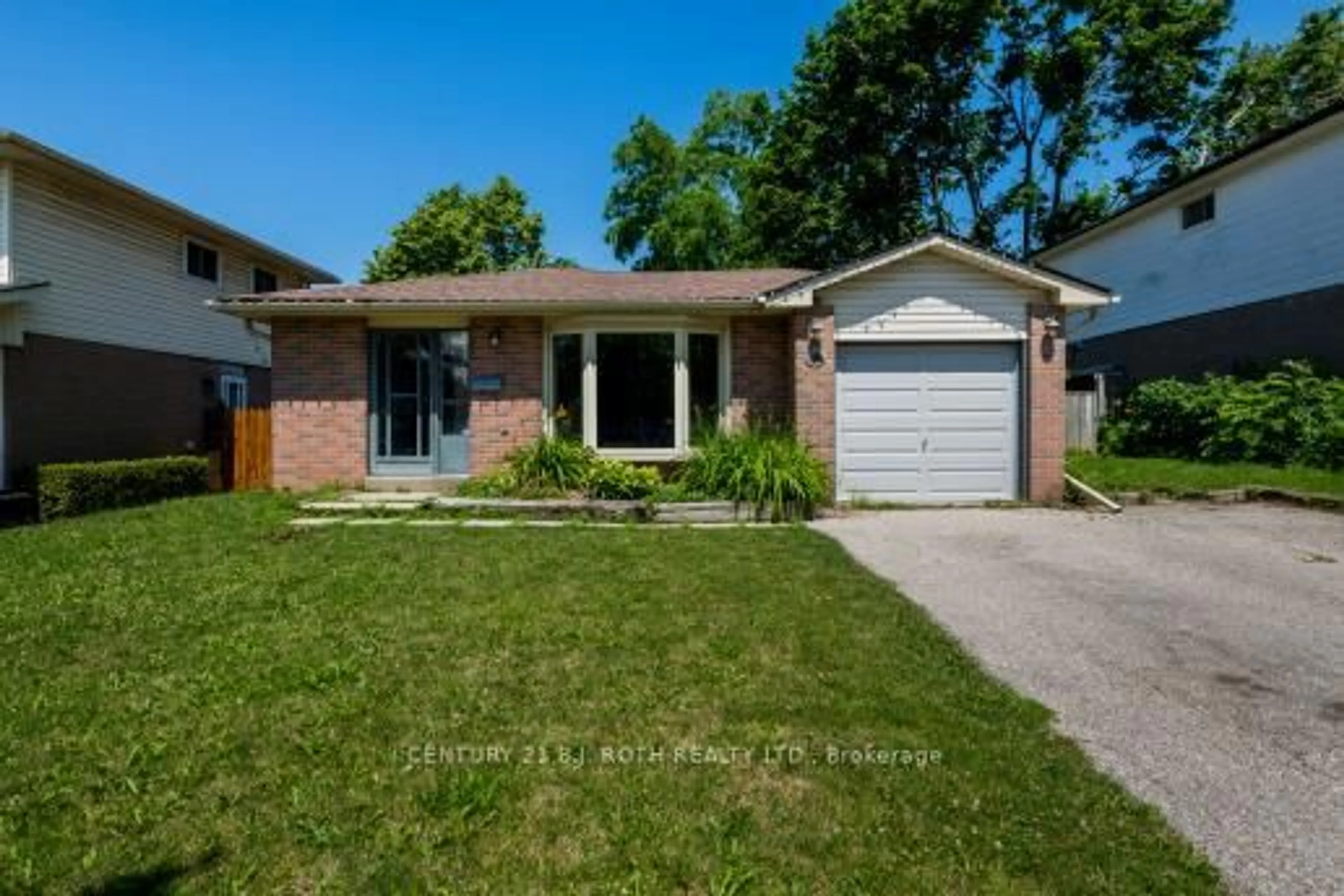 Home with brick exterior material, street for 36 Cynthia Crt, Barrie Ontario L4M 2X4
