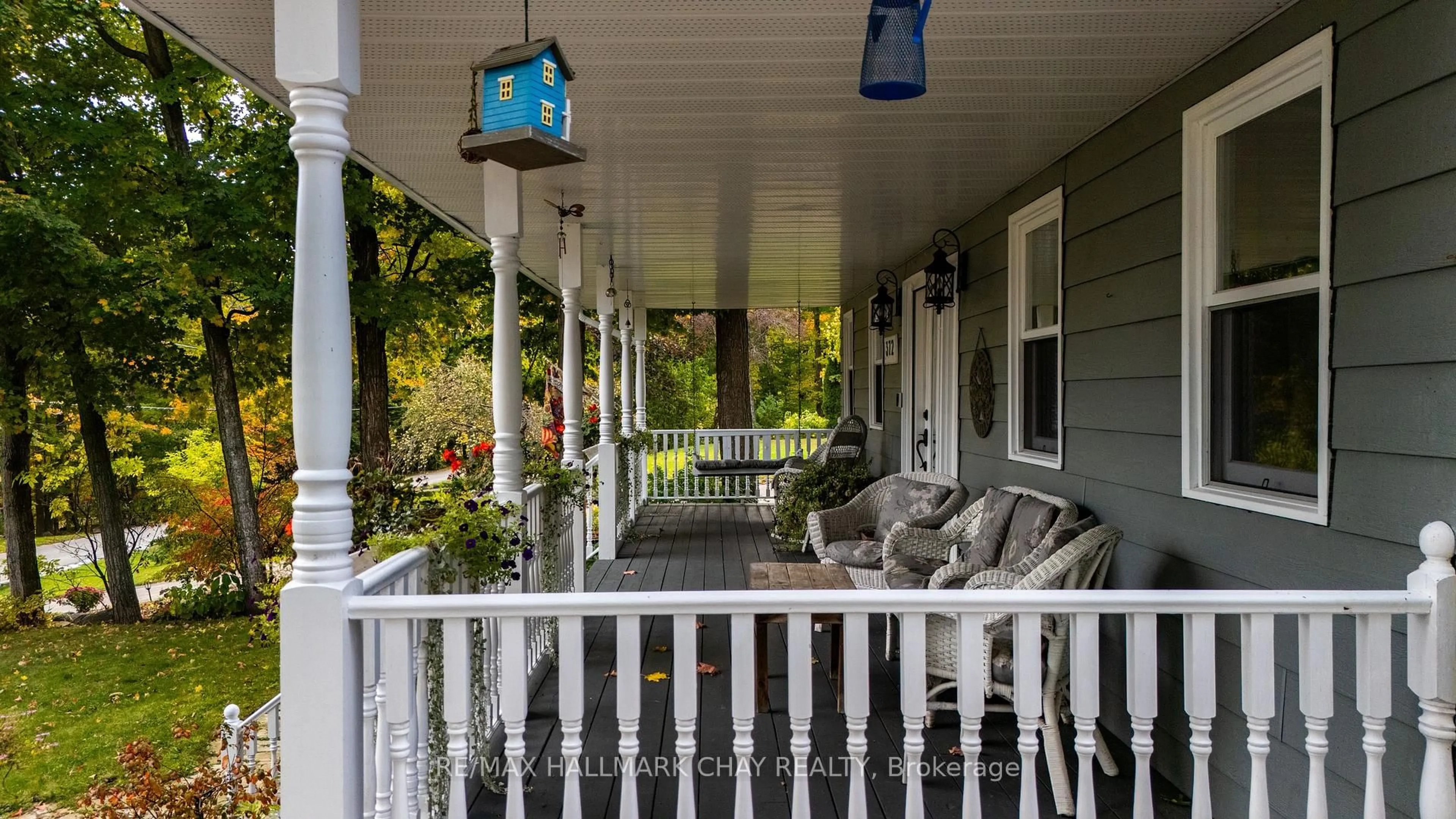 Patio, street for 372 Lakewood Dr, Midland Ontario L4R 5H5