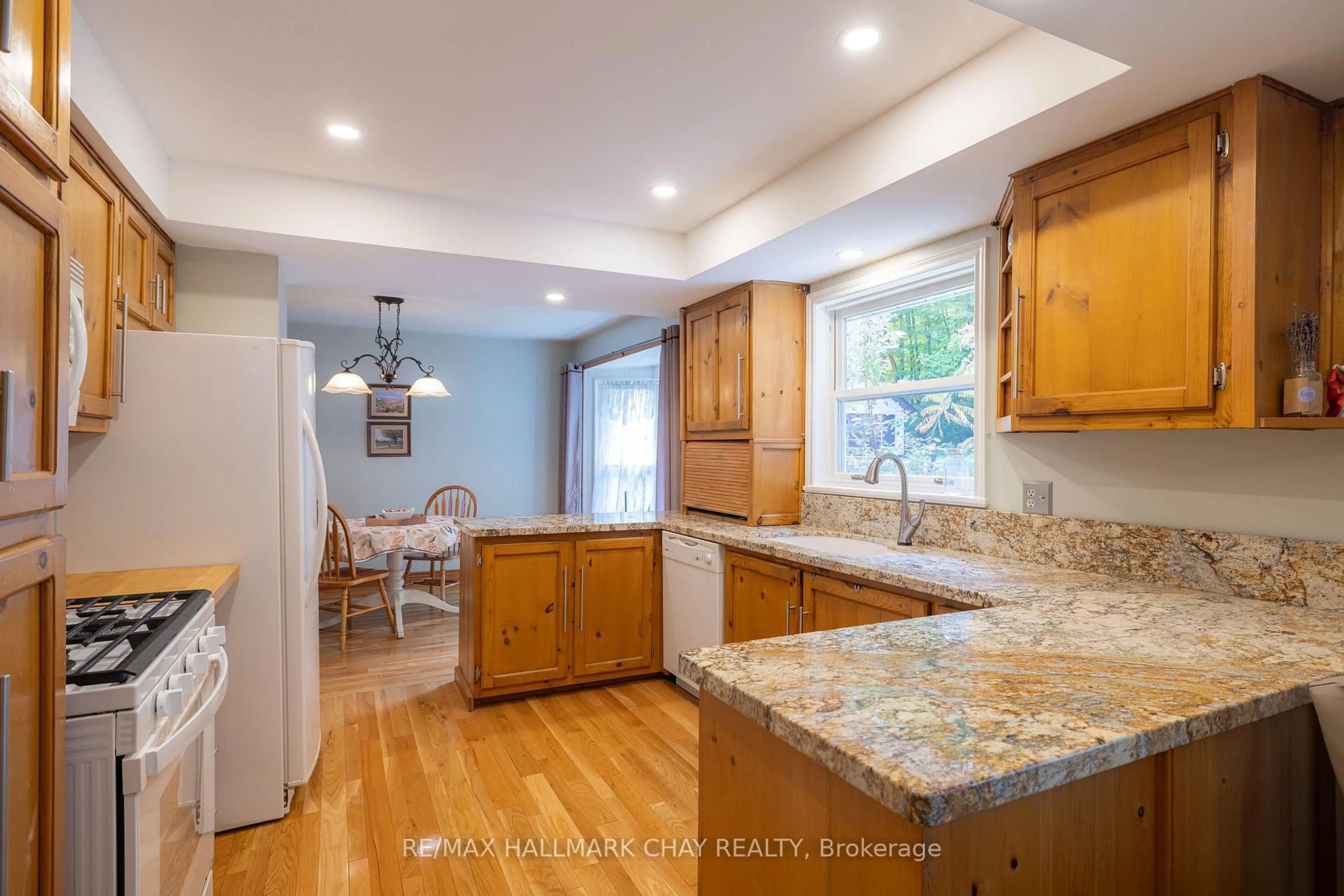 Open concept kitchen, unknown for 372 Lakewood Dr, Midland Ontario L4R 5H5