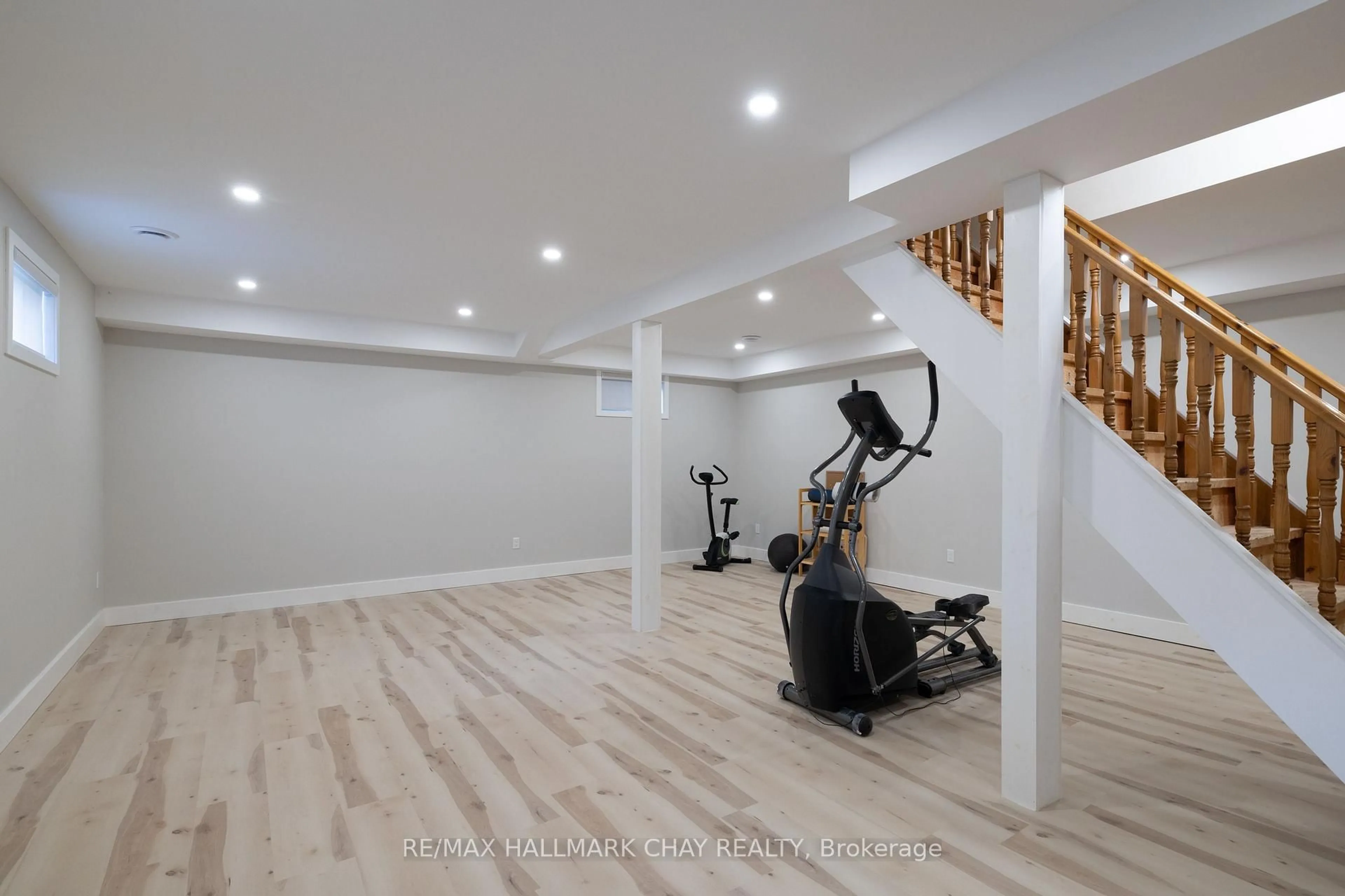 Gym or fitness room for 372 Lakewood Dr, Midland Ontario L4R 5H5