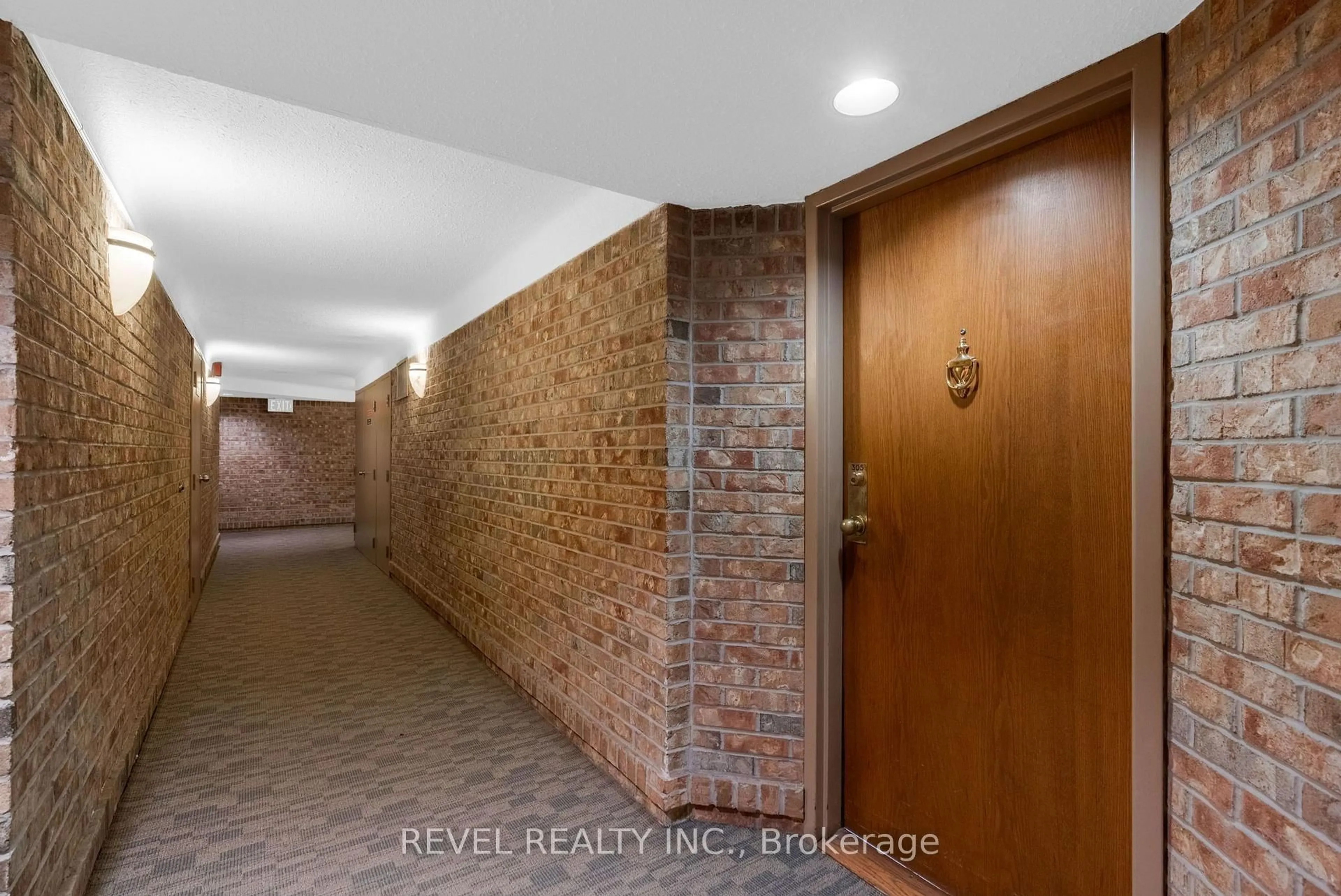 Indoor foyer for 181 COLLIER St #305, Barrie Ontario L4M 5L6