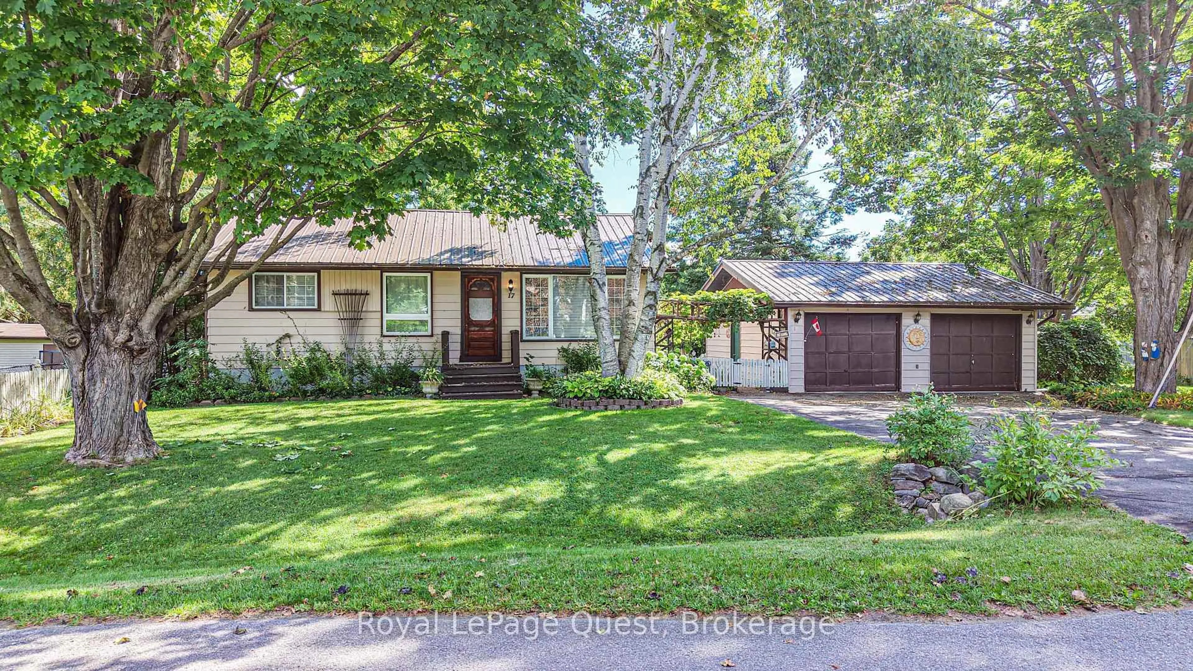 Home with brick exterior material, street for 17 Hughes Rd, Orillia Ontario L3V 2L9