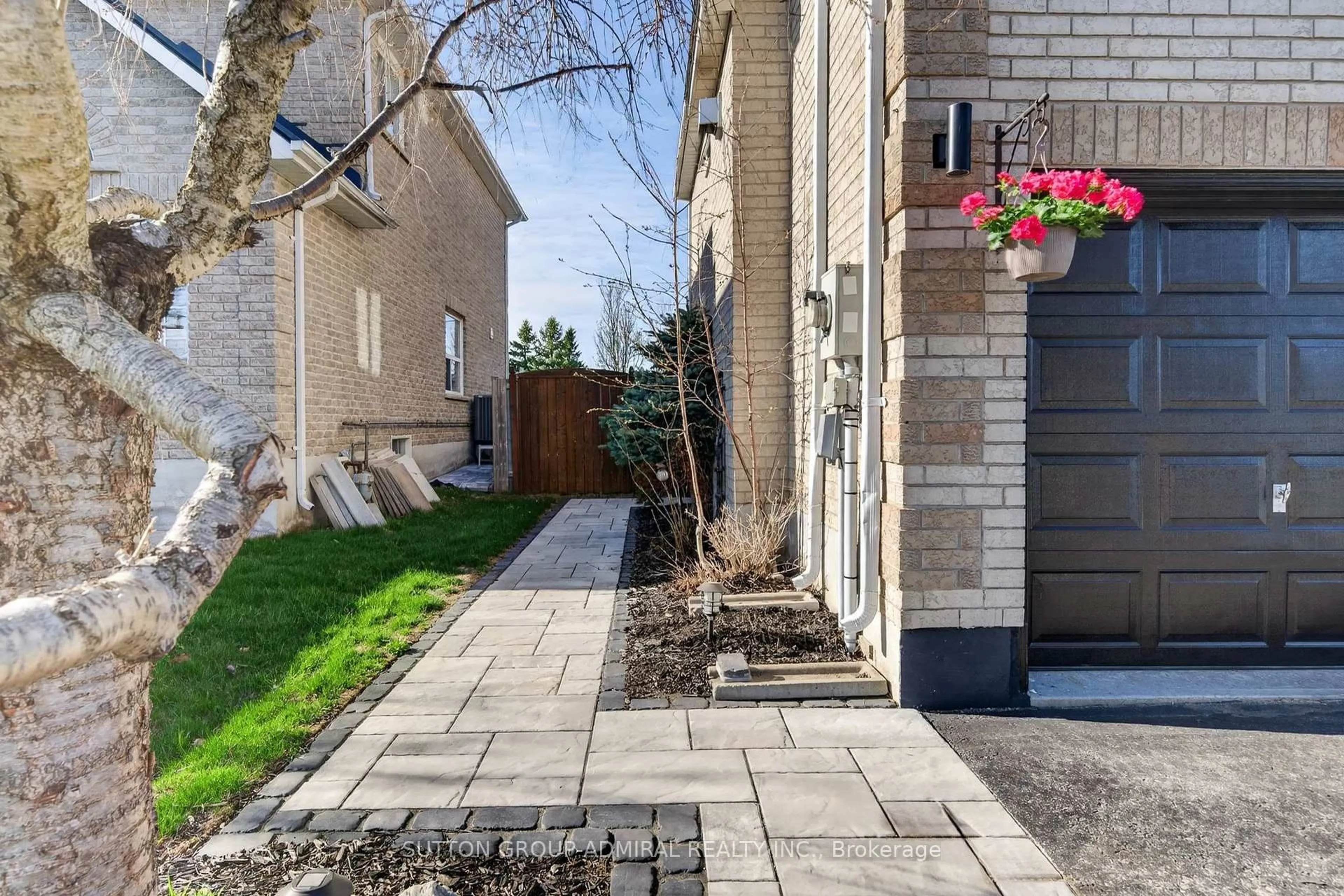Patio, street for 62 Prince George Cres, Barrie Ontario L4N 0K9