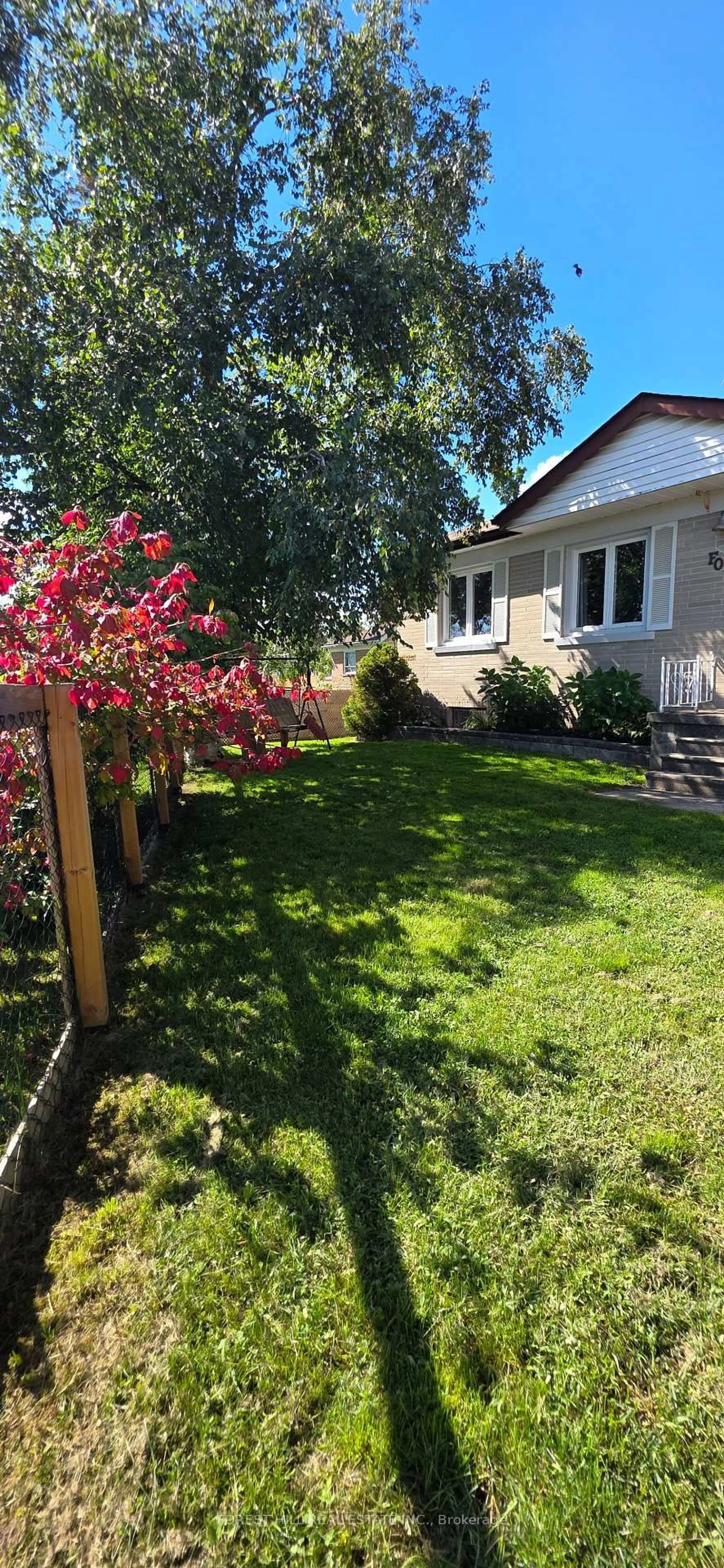 A pic from outside/outdoor area/front of a property/back of a property/a pic from drone, street for 4 Karen Cres, Orillia Ontario L3V 3H1