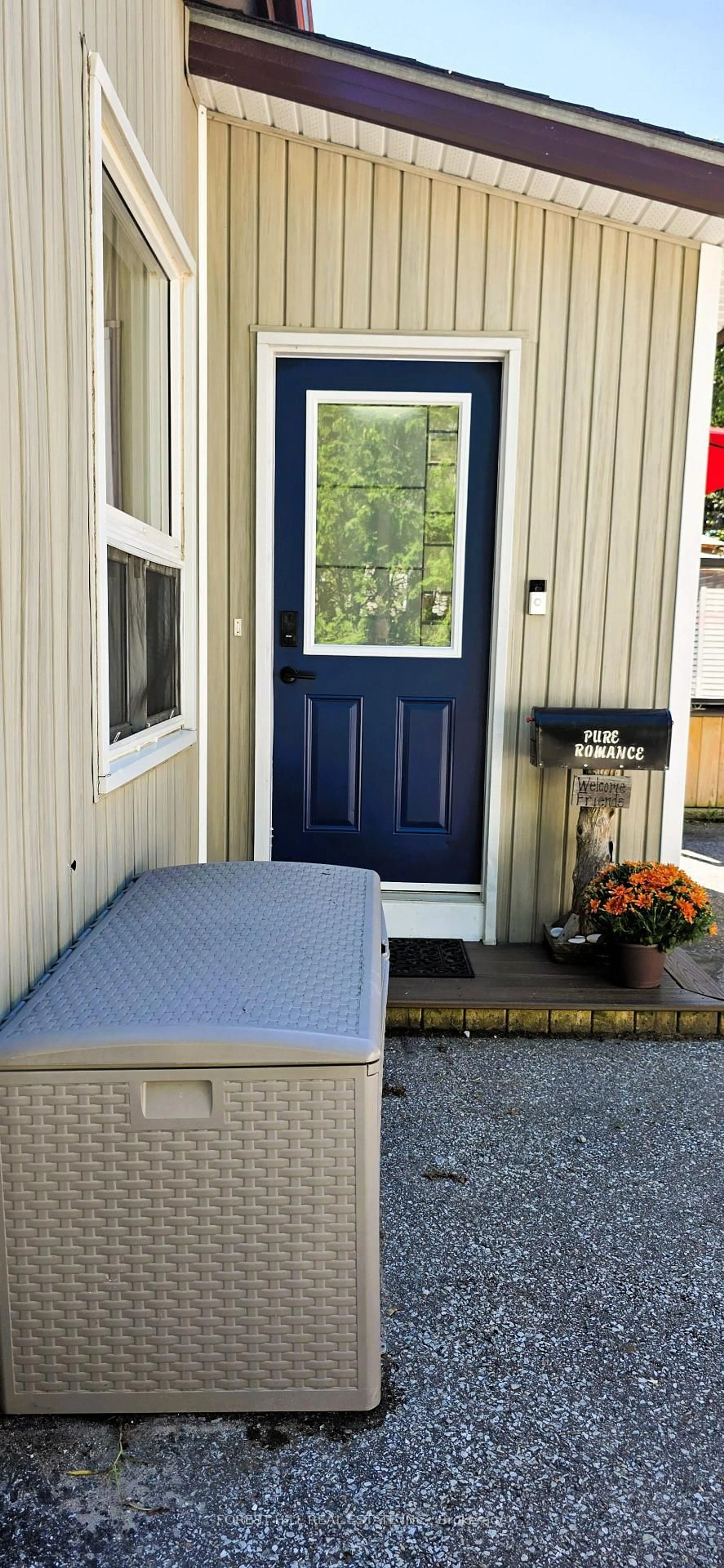 Unknown for 4 Karen Cres, Orillia Ontario L3V 3H1