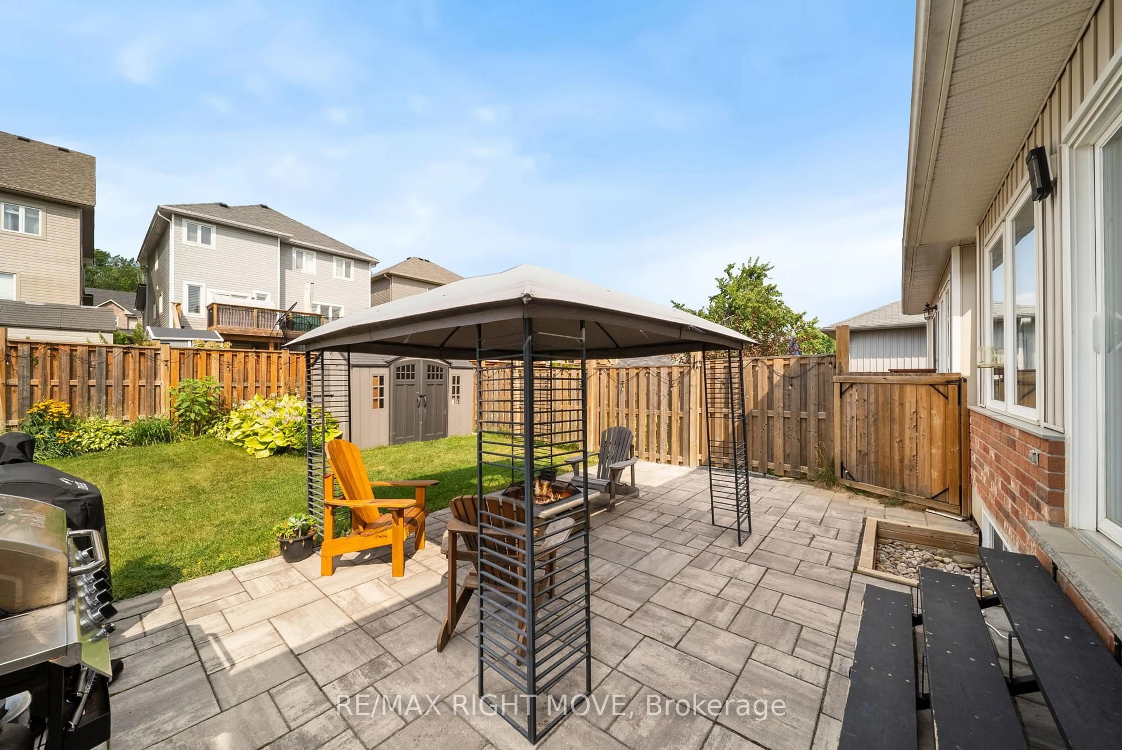 Patio, street for 90 Pearl Dr, Orillia Ontario L3V 0A6